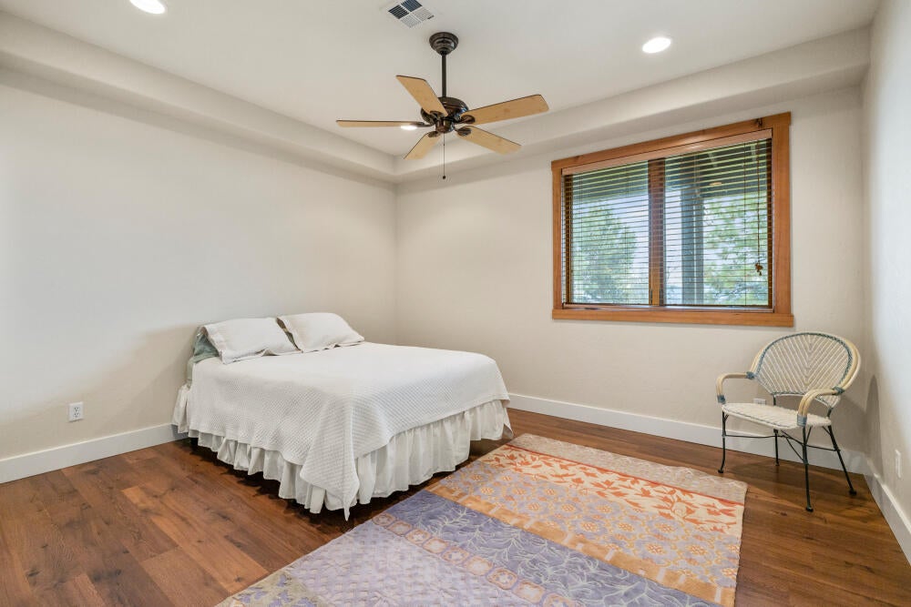 Klamath Falls, Oregon, 97601, United States, 4 Bedrooms Bedrooms, ,3 BathroomsBathrooms,Residential,For Sale,1987766