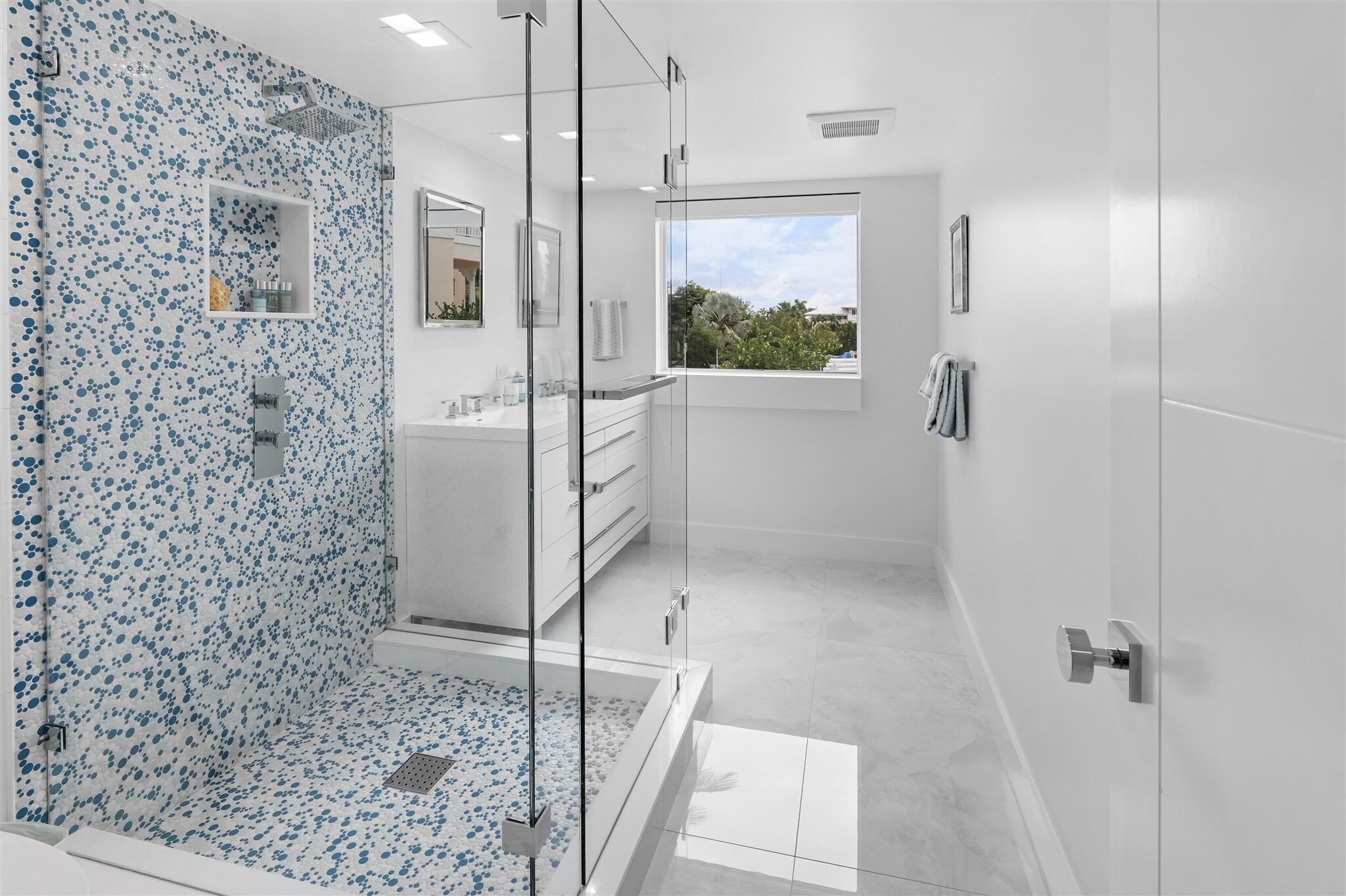 165 Bayview Drive, ISLAMORADA, Florida, 33036, United States, 6 Bedrooms Bedrooms, ,4 BathroomsBathrooms,Residential,For Sale,165 Bayview Drive,1676800
