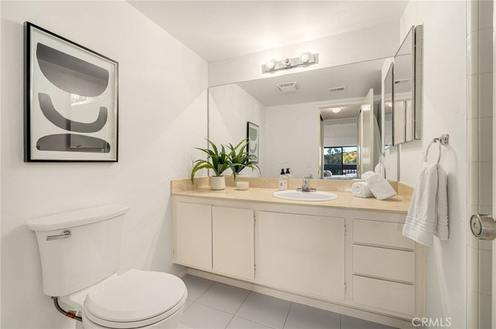 Glendale, California, 91206, United States, 2 Bedrooms Bedrooms, ,3 BathroomsBathrooms,Residential,For Sale,1941682