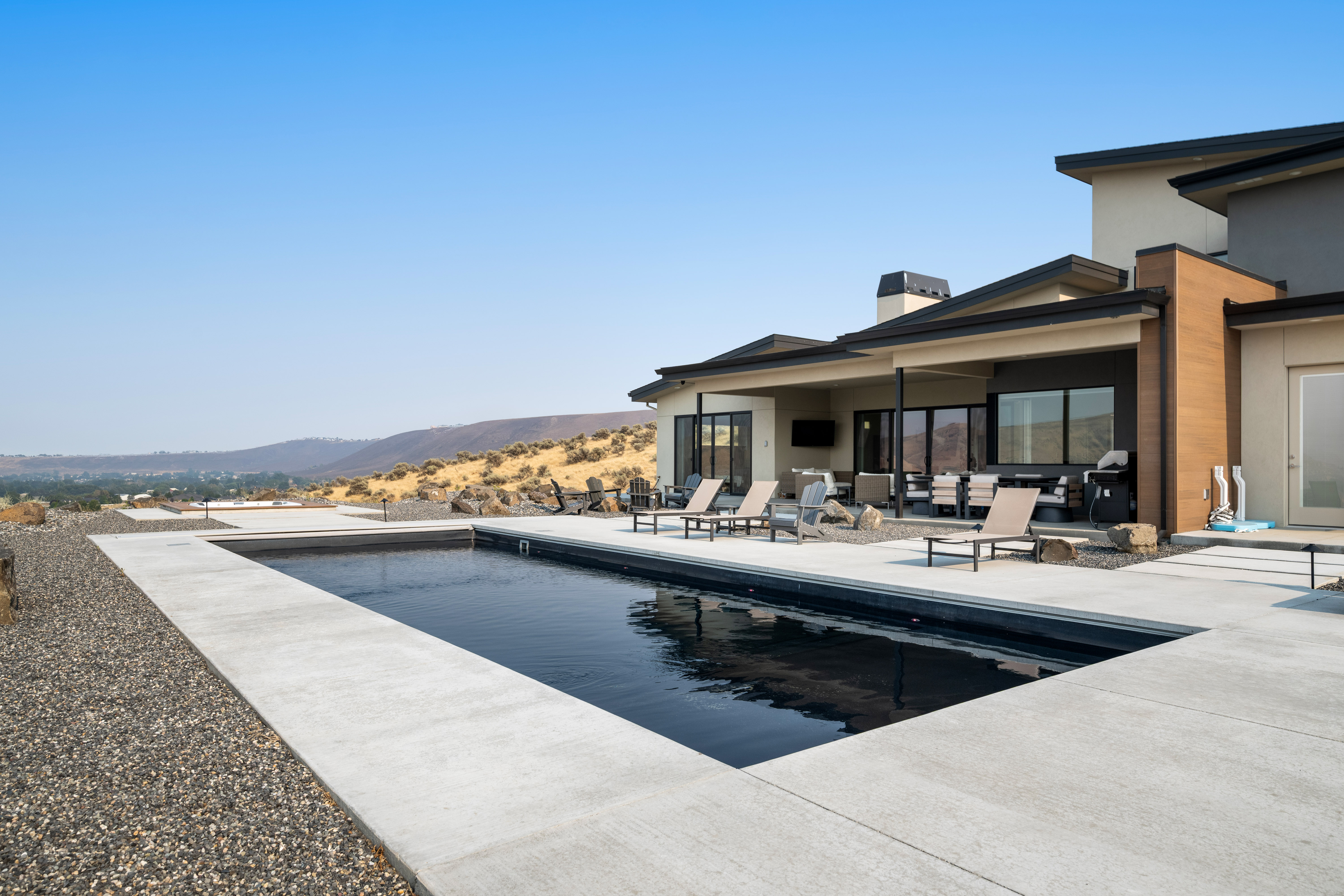  Custom Luxury, Pool, Sweeping Views, 5 Acres - 物件實景