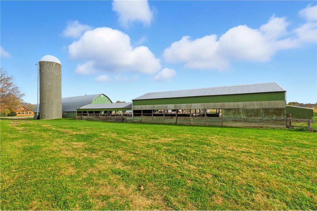 Holdingford, Minnesota, 56340, United States, 5 Bedrooms Bedrooms, ,2 BathroomsBathrooms,Residential,For Sale,1977131