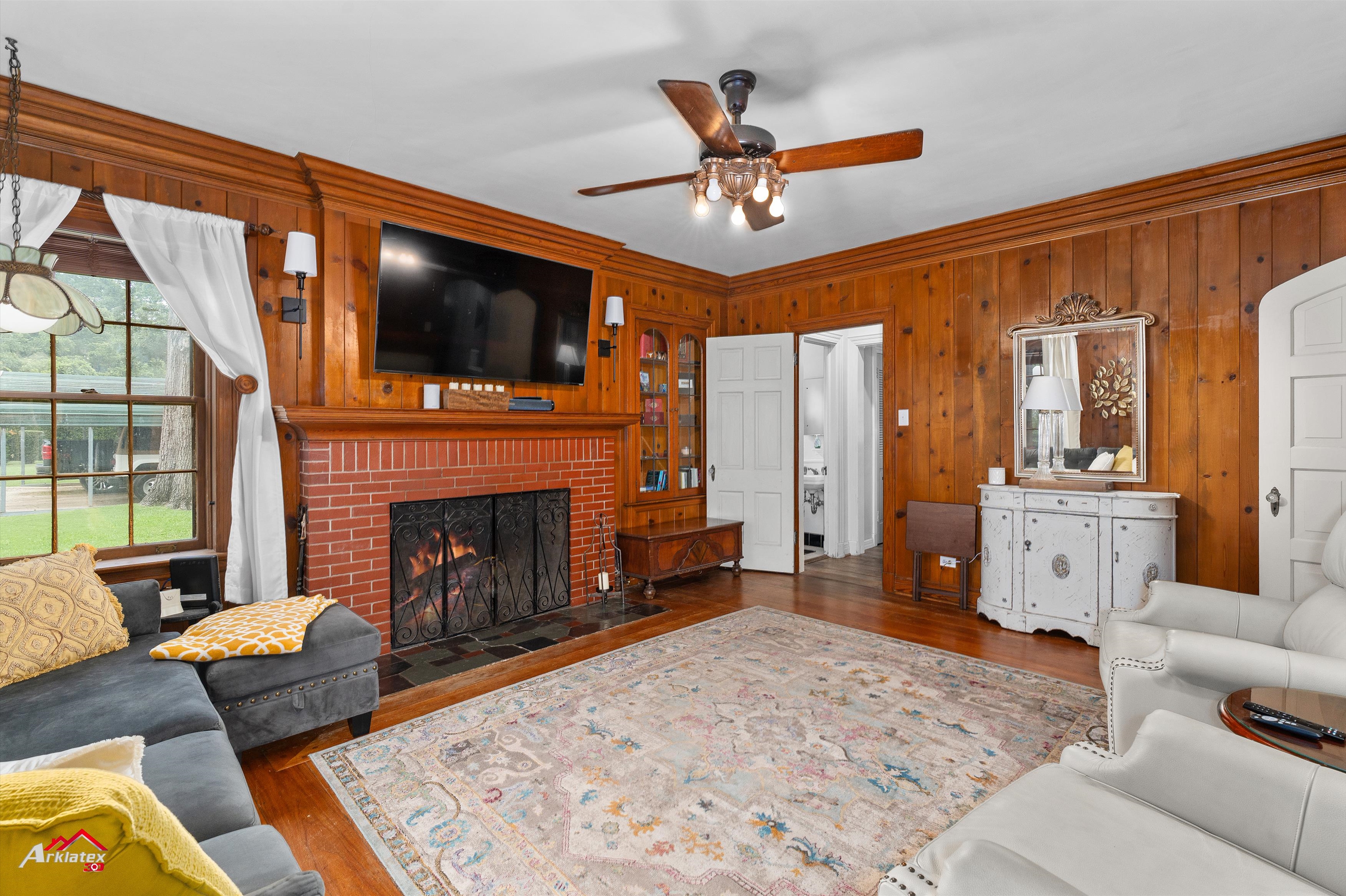 Henderson, Texas, 75654, United States, 3 Bedrooms Bedrooms, ,5 BathroomsBathrooms,Residential,For Sale,1930461