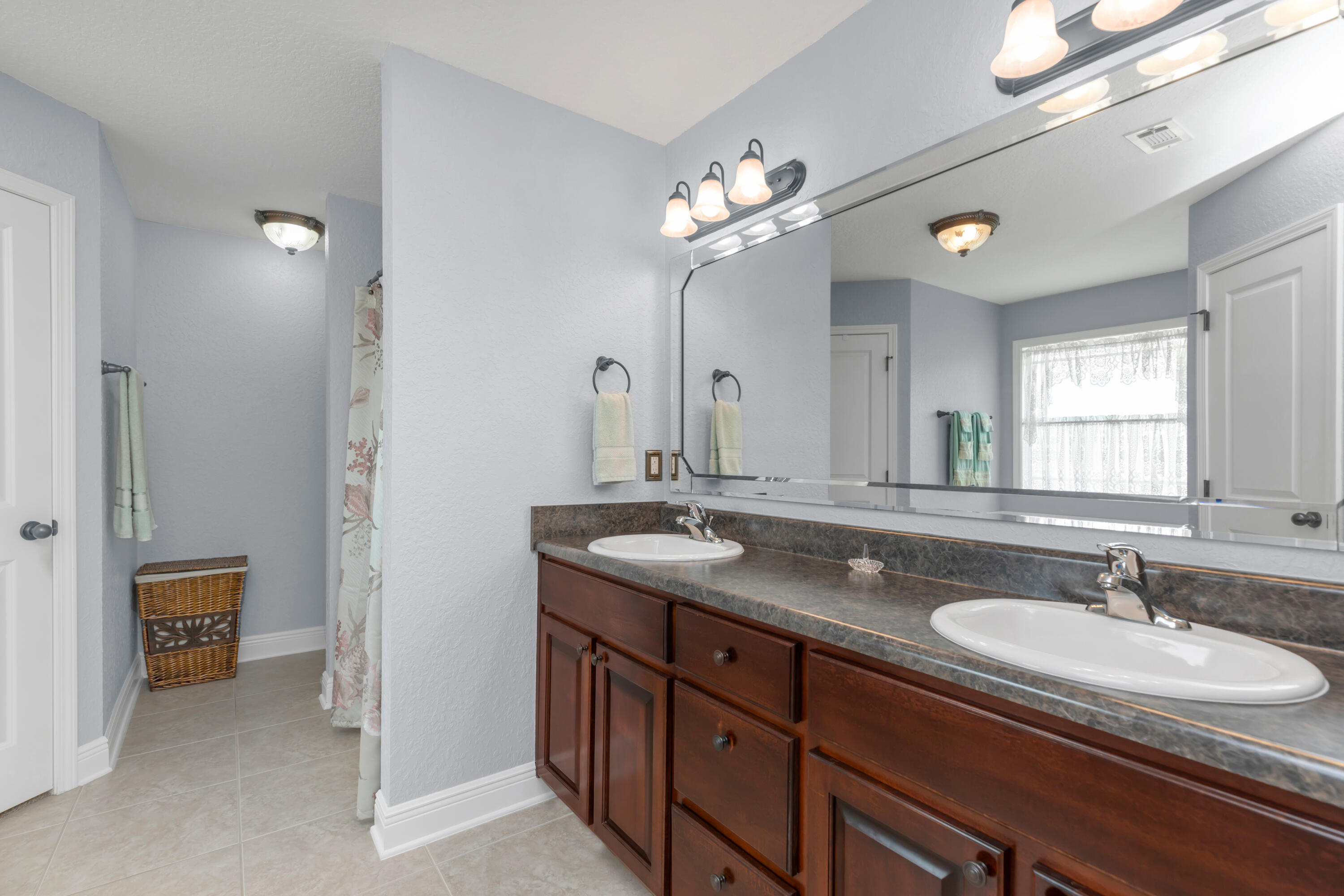 Crestview, Florida, 32536, United States, 4 Bedrooms Bedrooms, ,3 BathroomsBathrooms,Residential,For Sale,1827914