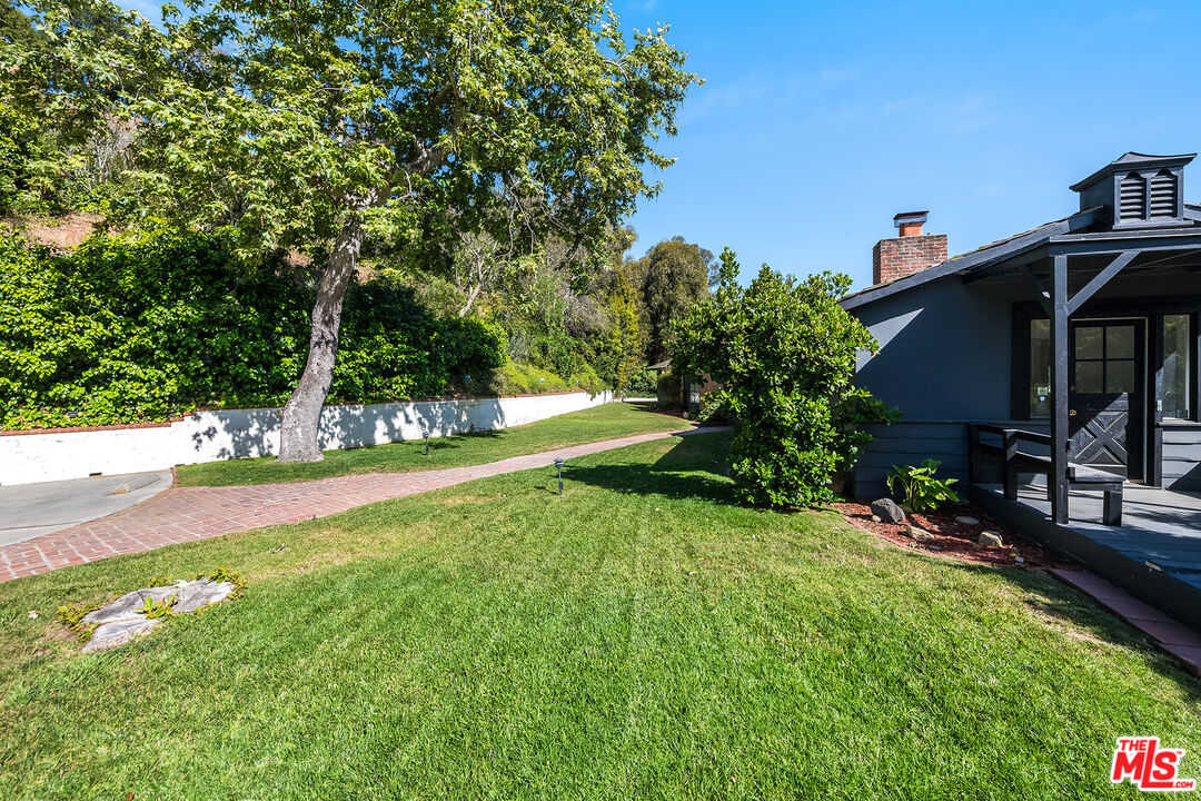 Los Angeles, California, 90049, United States, 2 Bedrooms Bedrooms, ,3 BathroomsBathrooms,Residential,For Sale,1819125