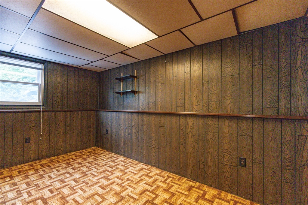 Stoughton, Massachusetts, 02072, United States, 4 Bedrooms Bedrooms, ,2 BathroomsBathrooms,Residential,For Sale,1976018