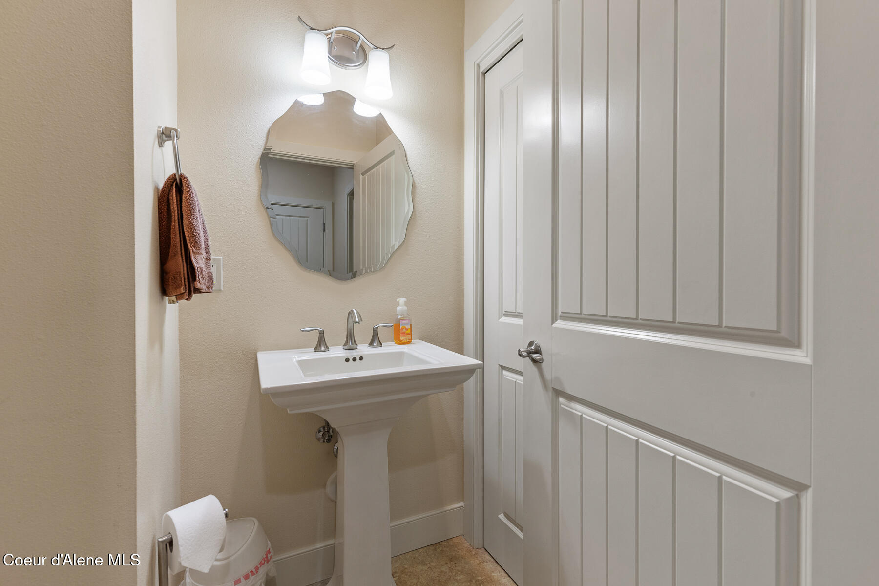 Coeur d'Alene, Idaho, 83815, United States, 2 Bedrooms Bedrooms, ,3 BathroomsBathrooms,Residential,For Sale,2010057