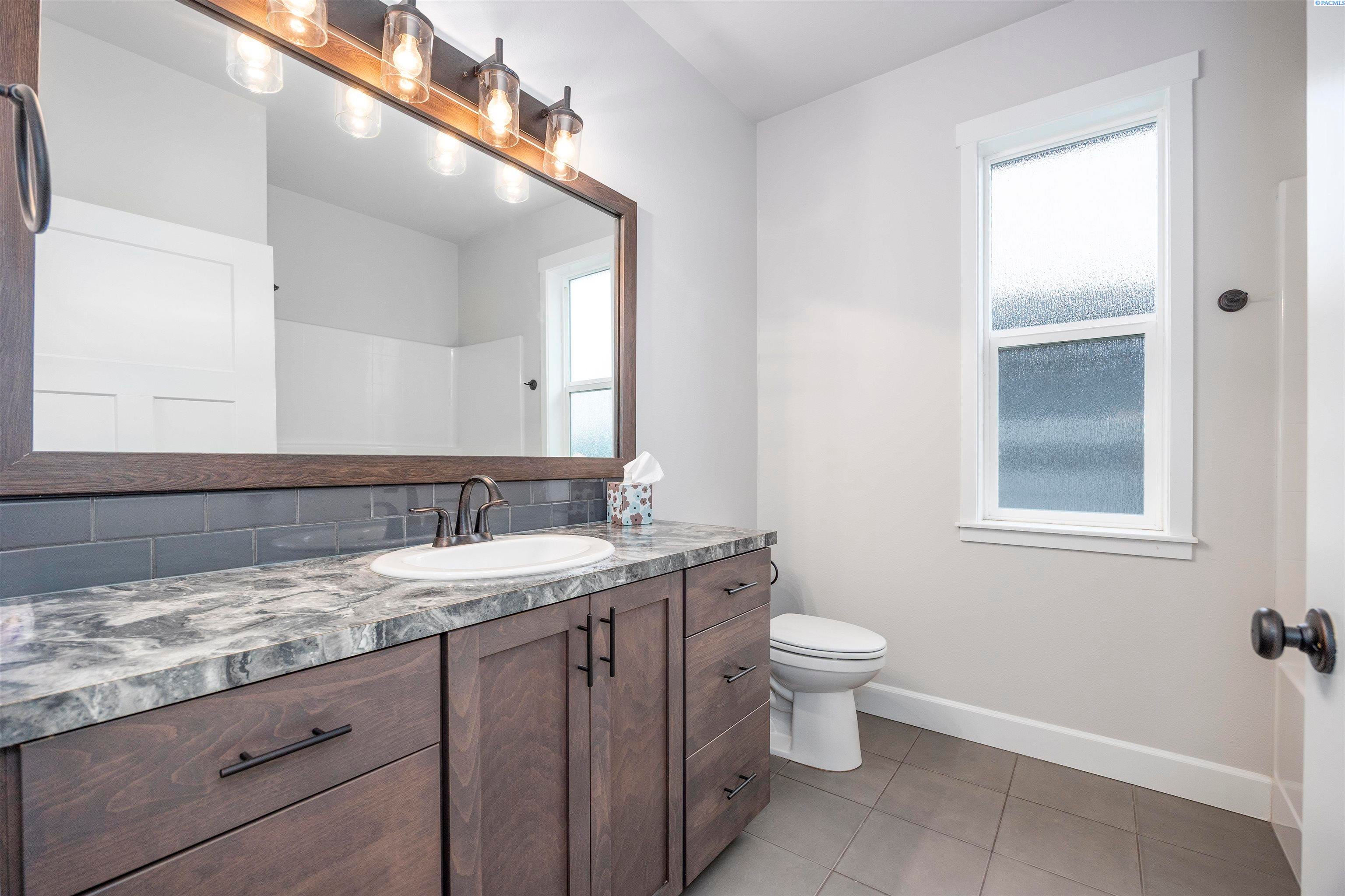 Kennewick, Washington, 99337, United States, 3 Bedrooms Bedrooms, ,1 BathroomBathrooms,Residential,For Sale,2012614