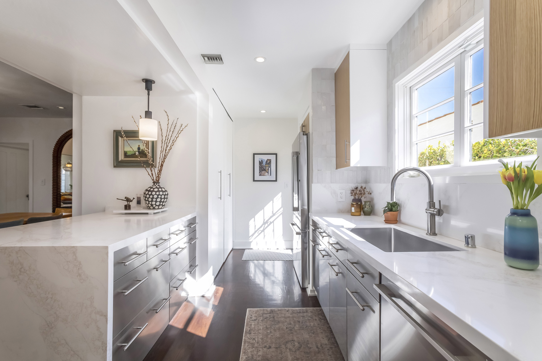  742 N June St - 物件實景