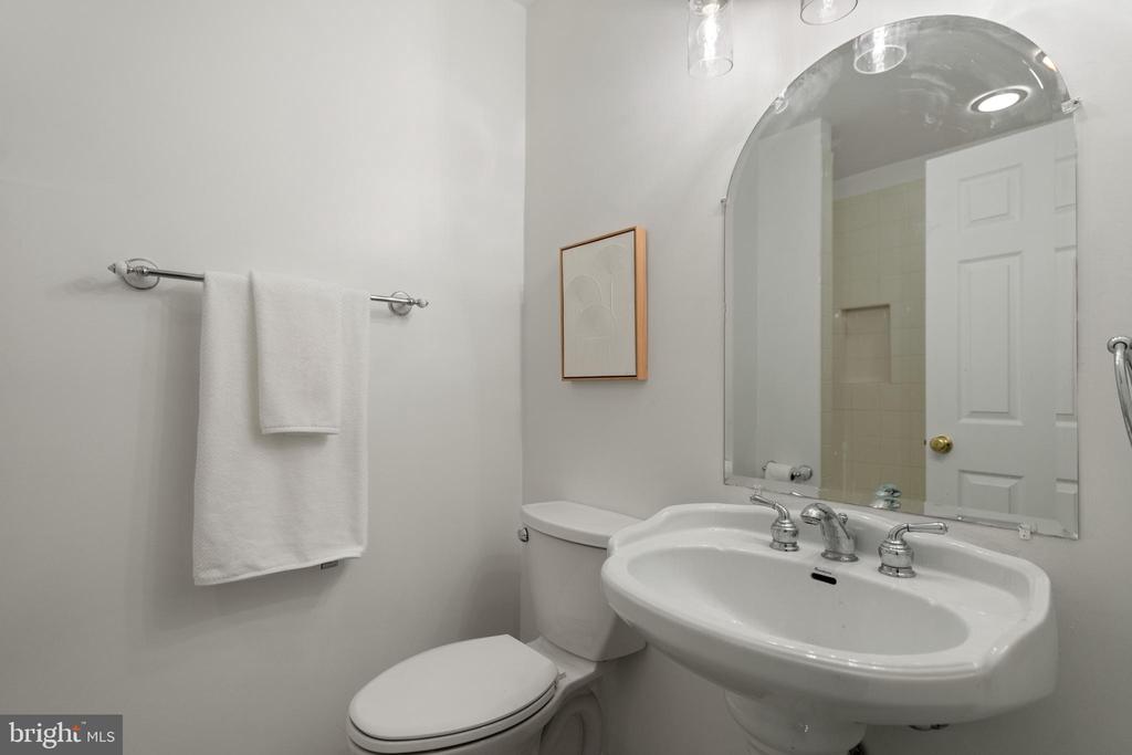 Sterling, Virginia, 20165, United States, 3 Bedrooms Bedrooms, ,4 BathroomsBathrooms,Residential,For Sale,1984617