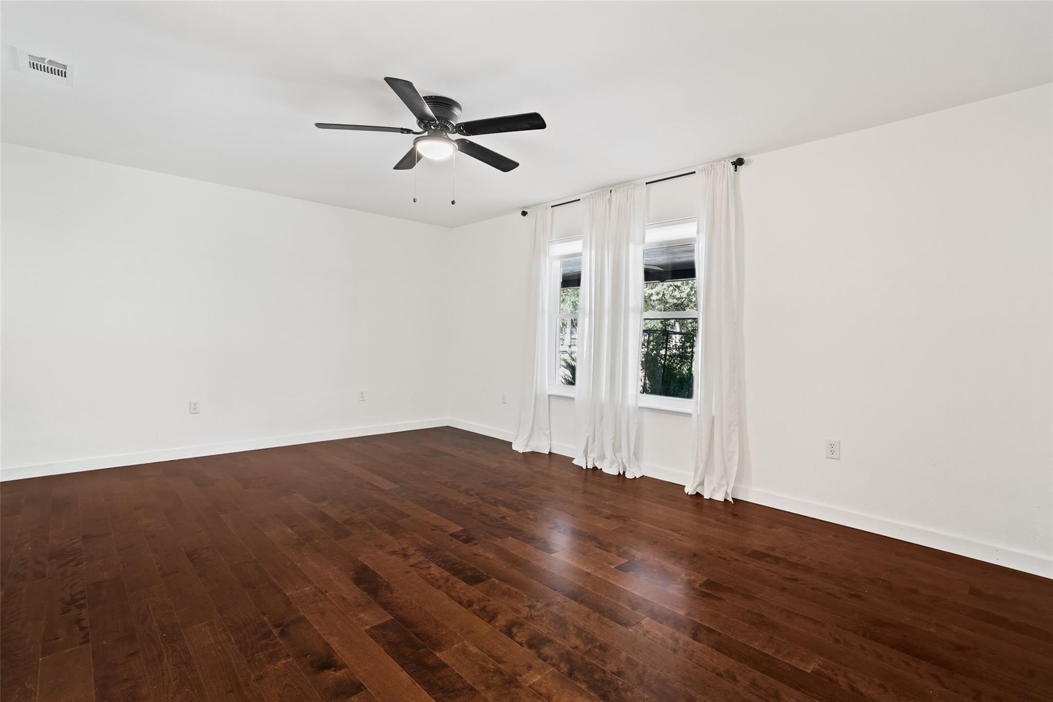 Georgetown, Texas, 78633, United States, 4 Bedrooms Bedrooms, ,2 BathroomsBathrooms,Residential,For Sale,1989896