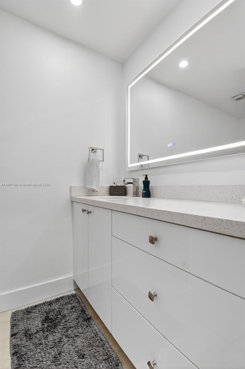 Miami, Florida, 33180, United States, 3 Bedrooms Bedrooms, ,3 BathroomsBathrooms,Residential,For Sale,1961045