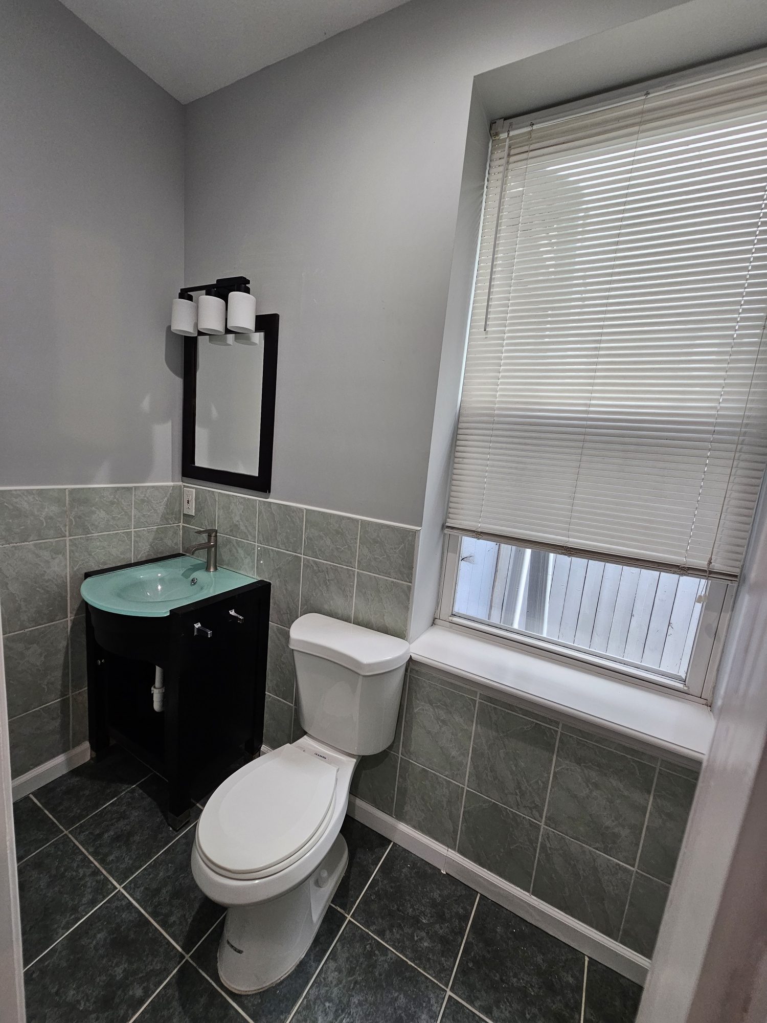 Philadelphia, Pennsylvania, 19145, United States, 4 Bedrooms Bedrooms, ,3 BathroomsBathrooms,Residential,For Sale,1979613