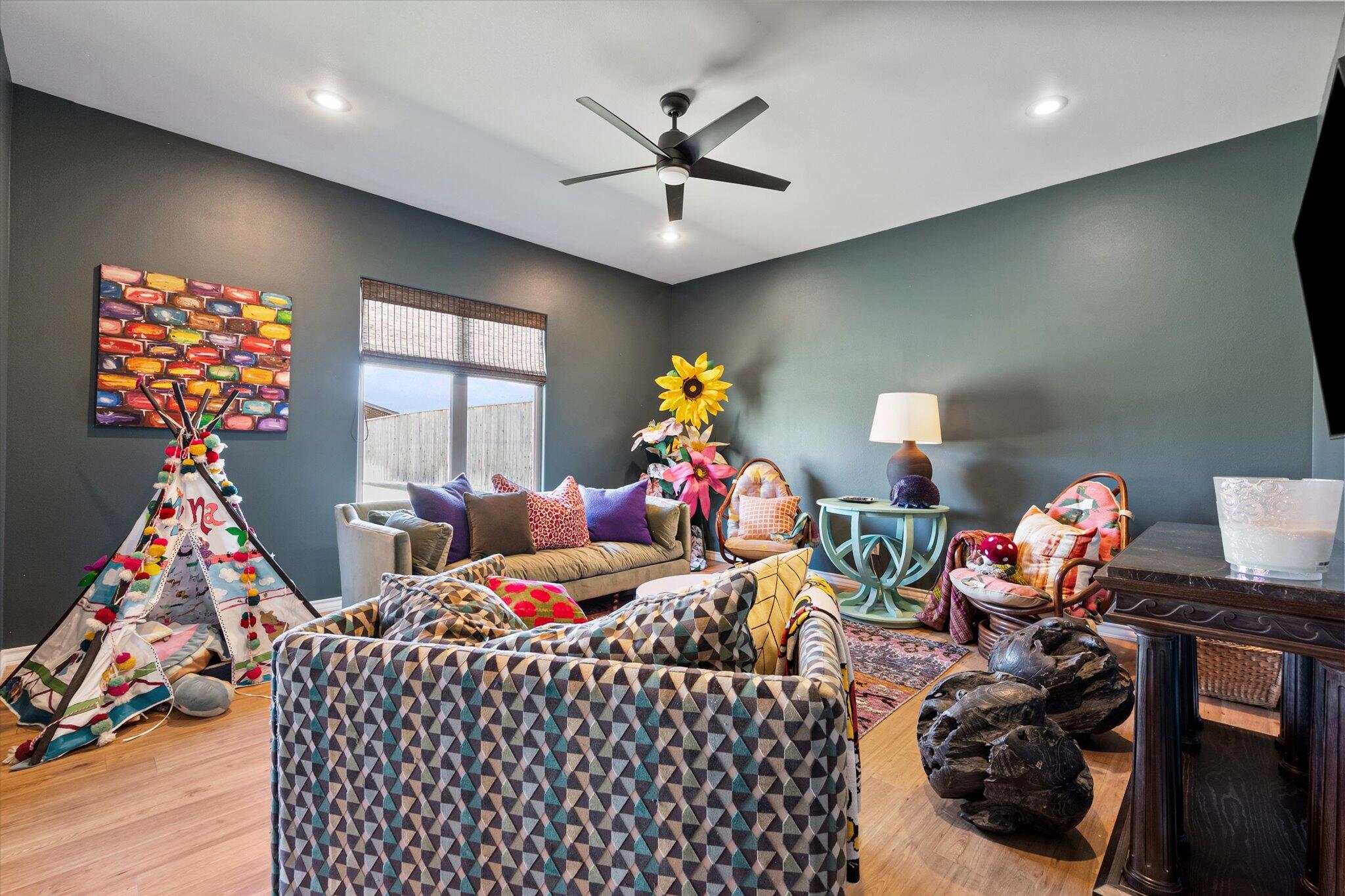 Lubbock, Texas, 79424, United States, 4 Bedrooms Bedrooms, ,4 BathroomsBathrooms,Residential,For Sale,1872129