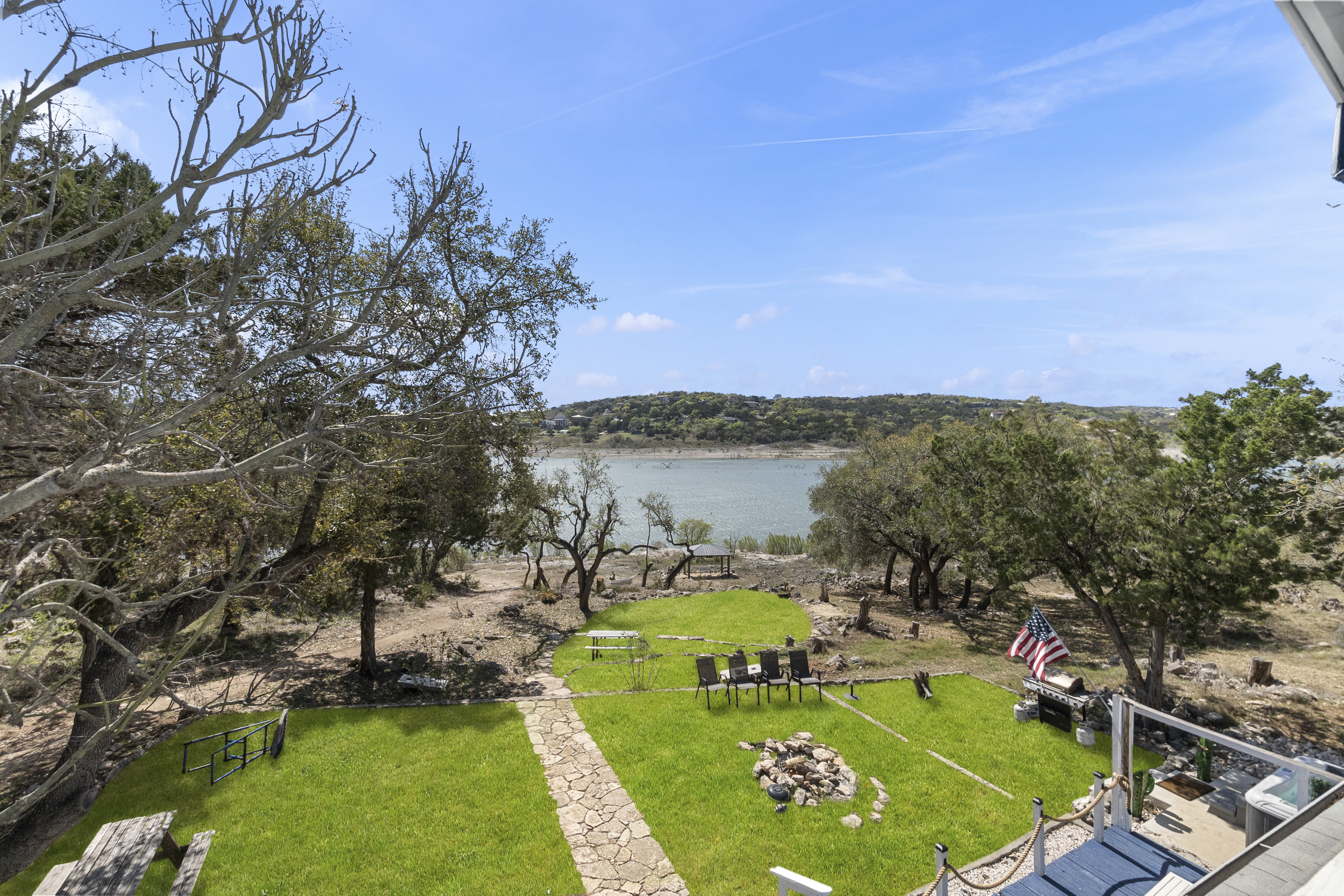  Prime Lakefront Living with Stunning Views - 物件實景