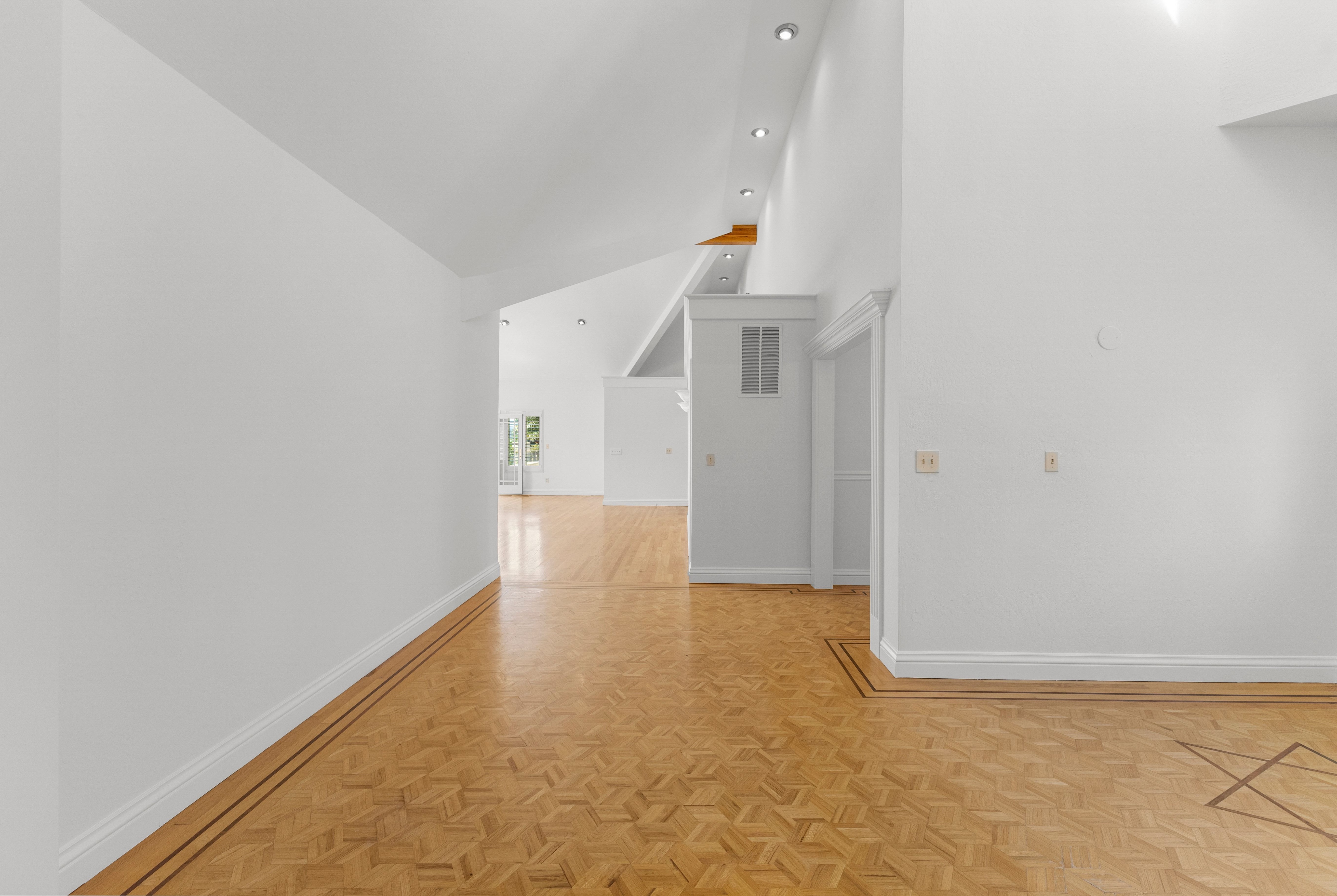 Elegant Custom Home in Gated Silver Maple - 物件實景