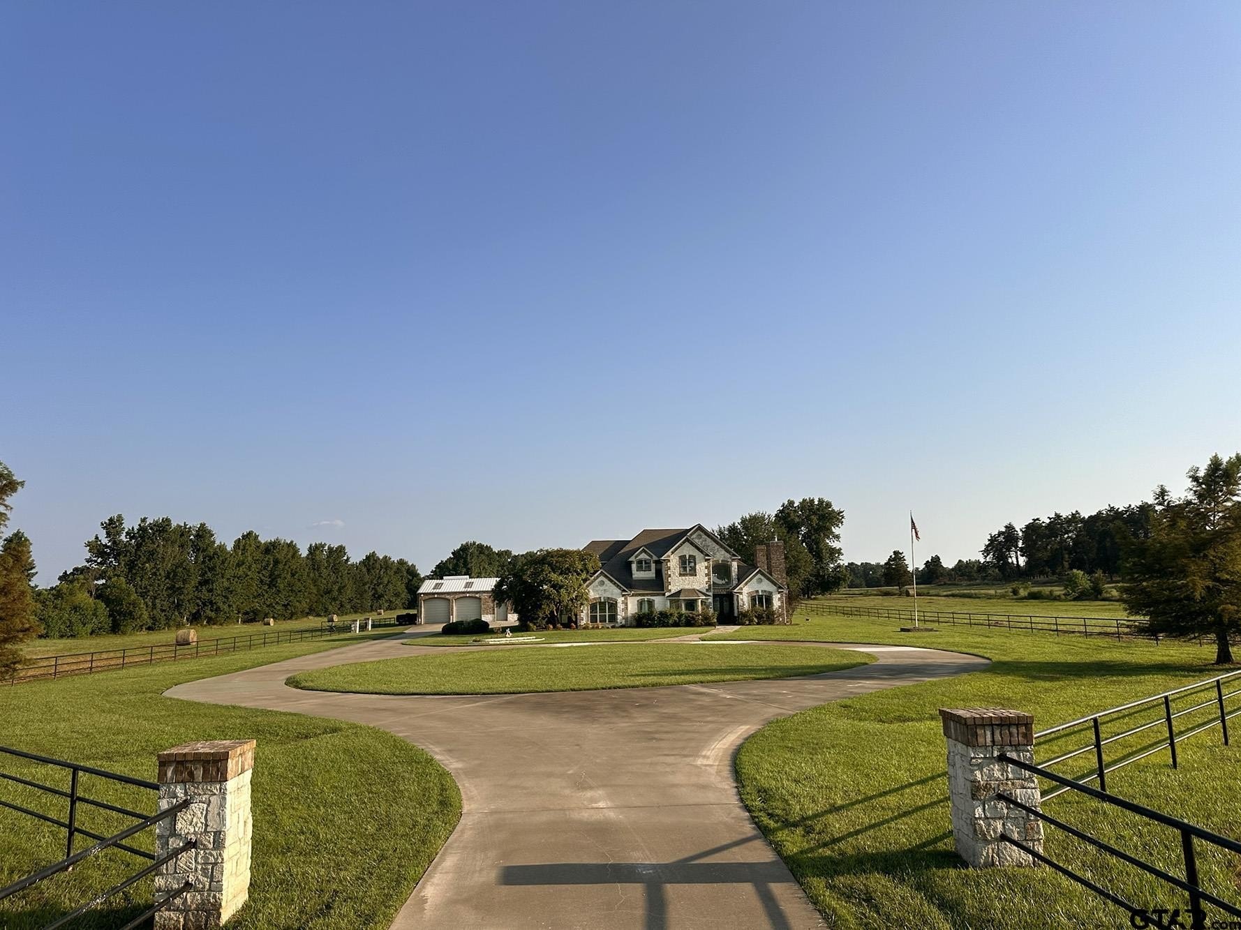 Pittsburg, Texas, 75686, United States, 5 Bedrooms Bedrooms, ,4 BathroomsBathrooms,Residential,For Sale,1978911