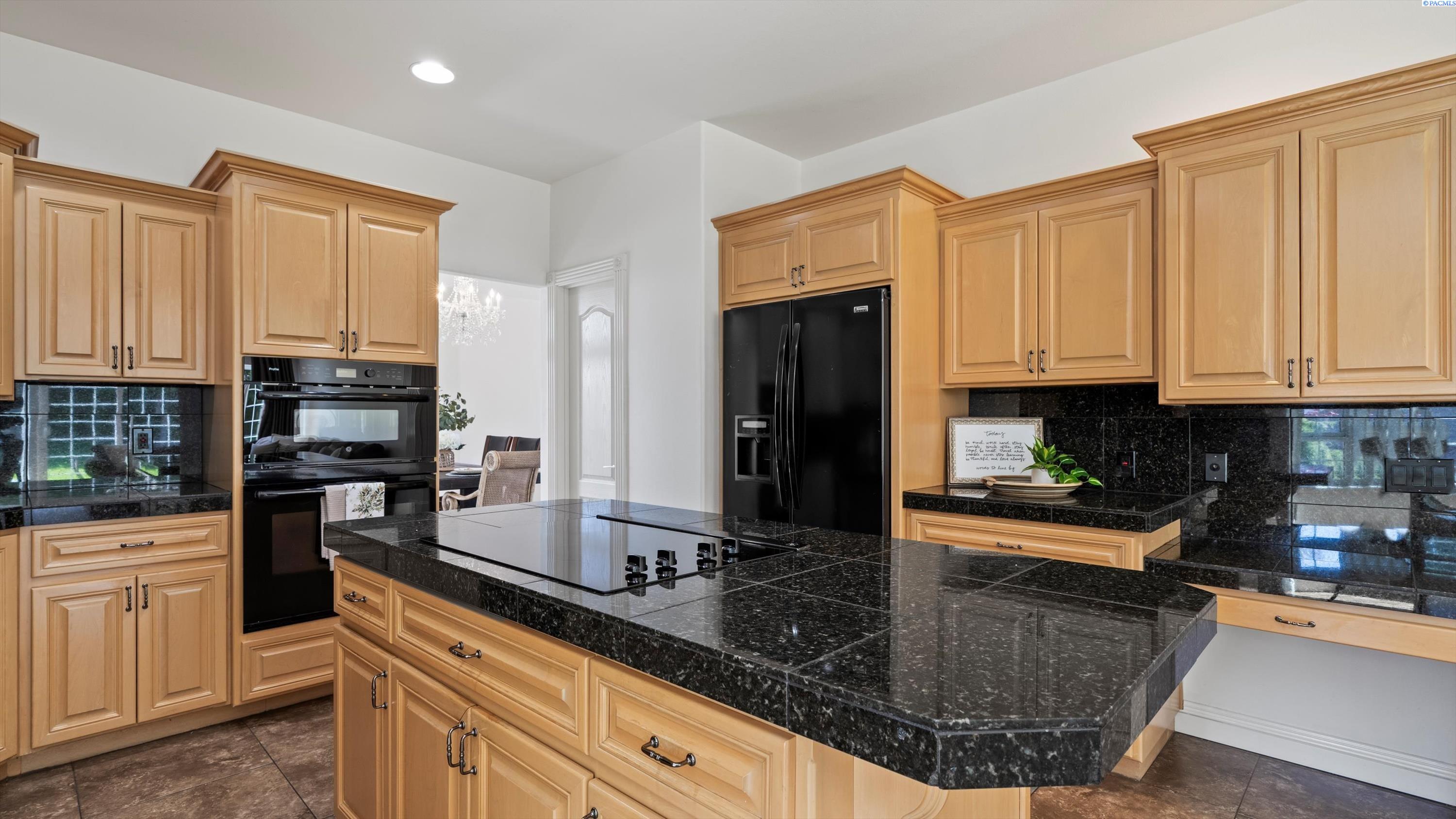 Pasco, Washington, 99301, United States, 3 Bedrooms Bedrooms, ,3 BathroomsBathrooms,Residential,For Sale,1794884