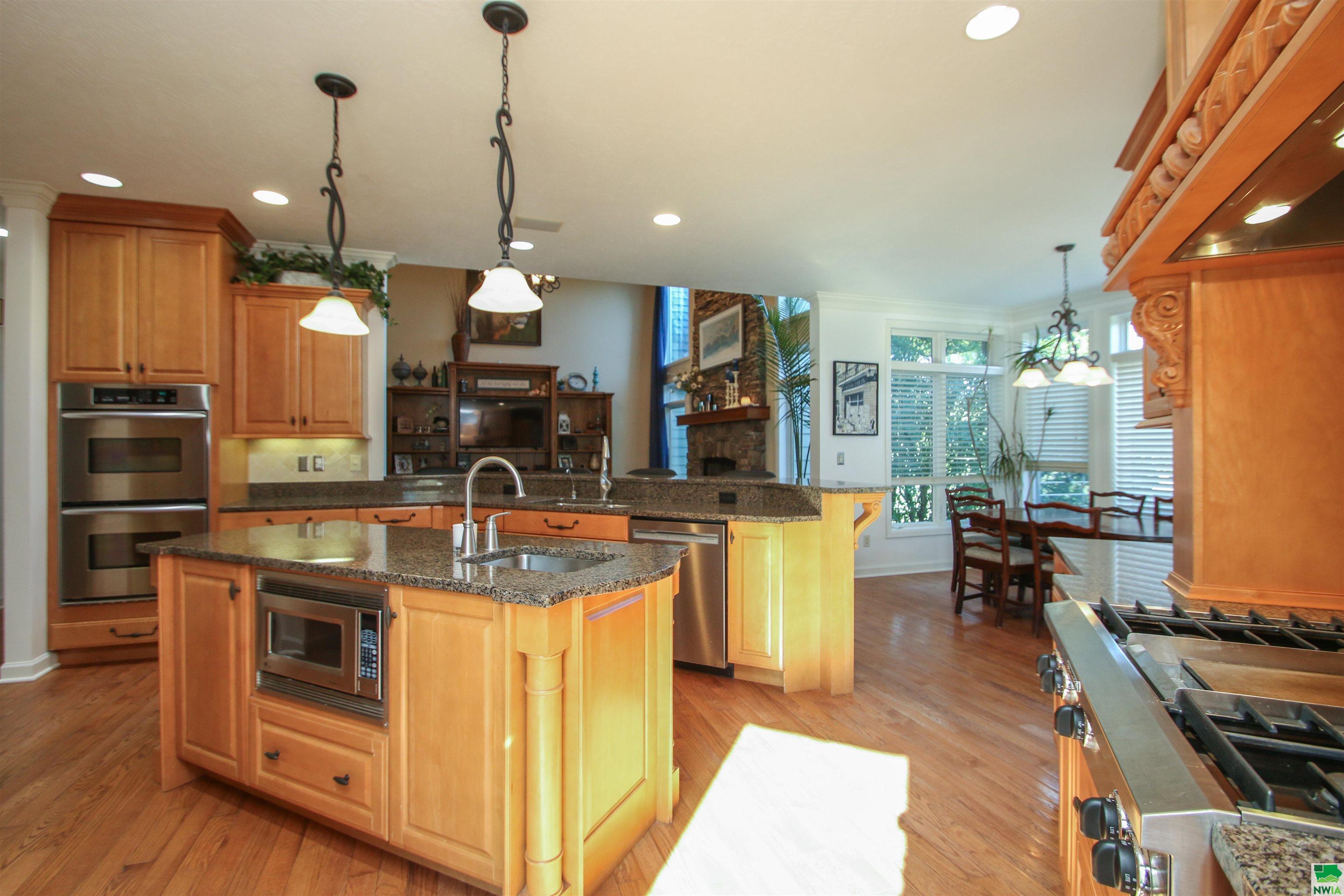 Dakota Dunes, South Dakota, 57049, United States, 5 Bedrooms Bedrooms, ,6 BathroomsBathrooms,Residential,For Sale,1943906