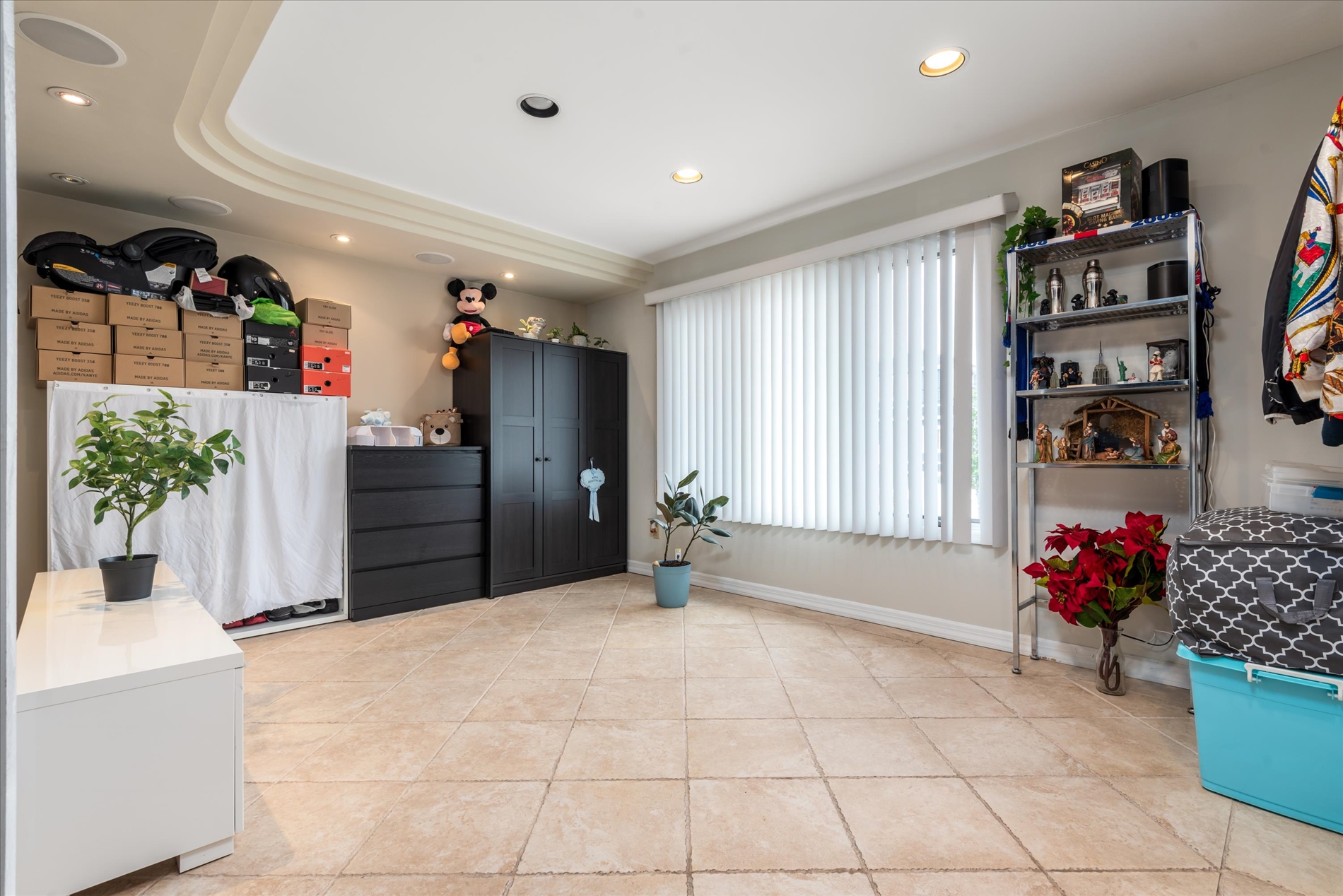 Howard Beach, New York, 11414, United States, 5 Bedrooms Bedrooms, ,4 BathroomsBathrooms,Residential,For Sale,1941286