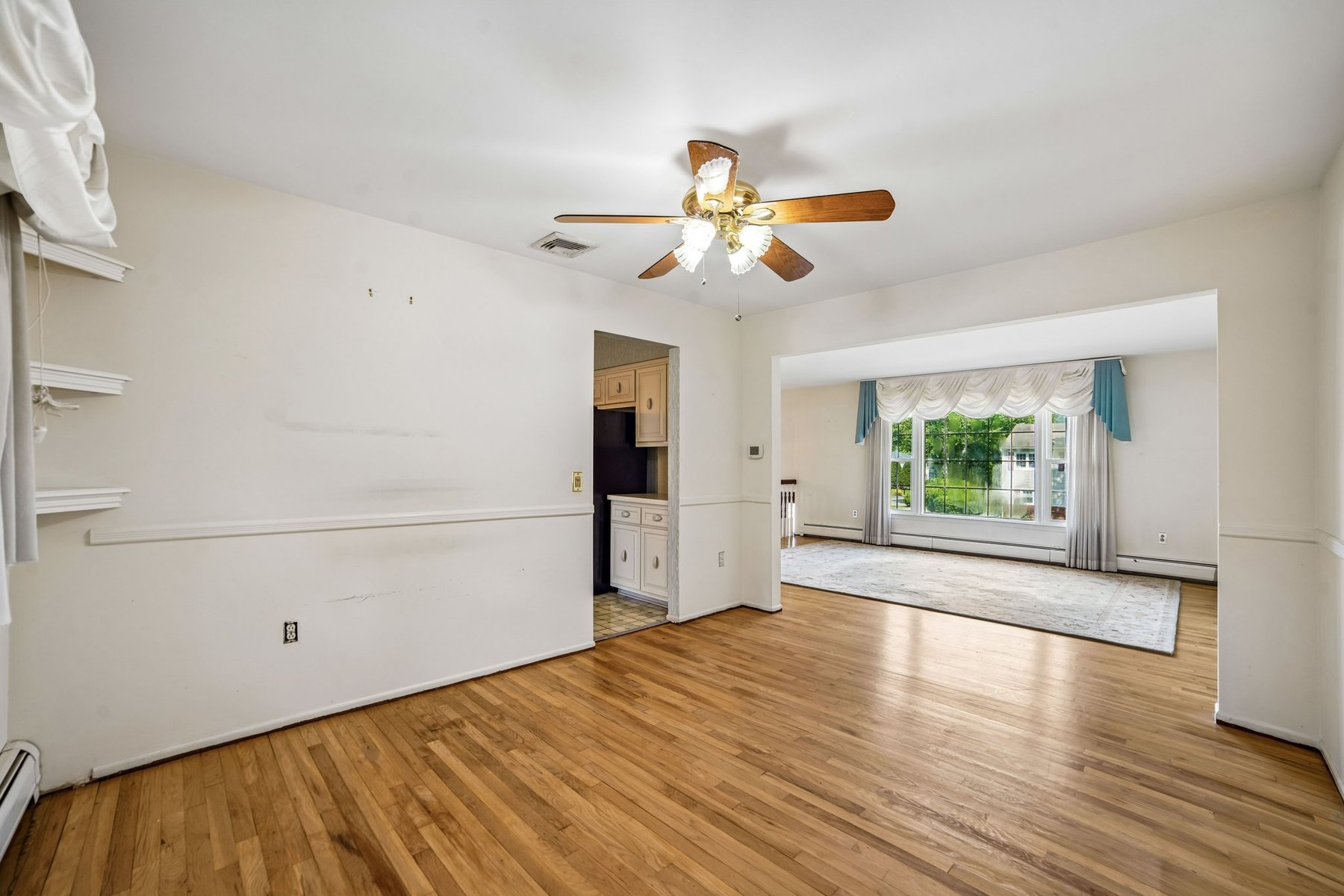  ?Oak Park? Bi-Level Provides Space Location and Long-Term Value - 物件實景