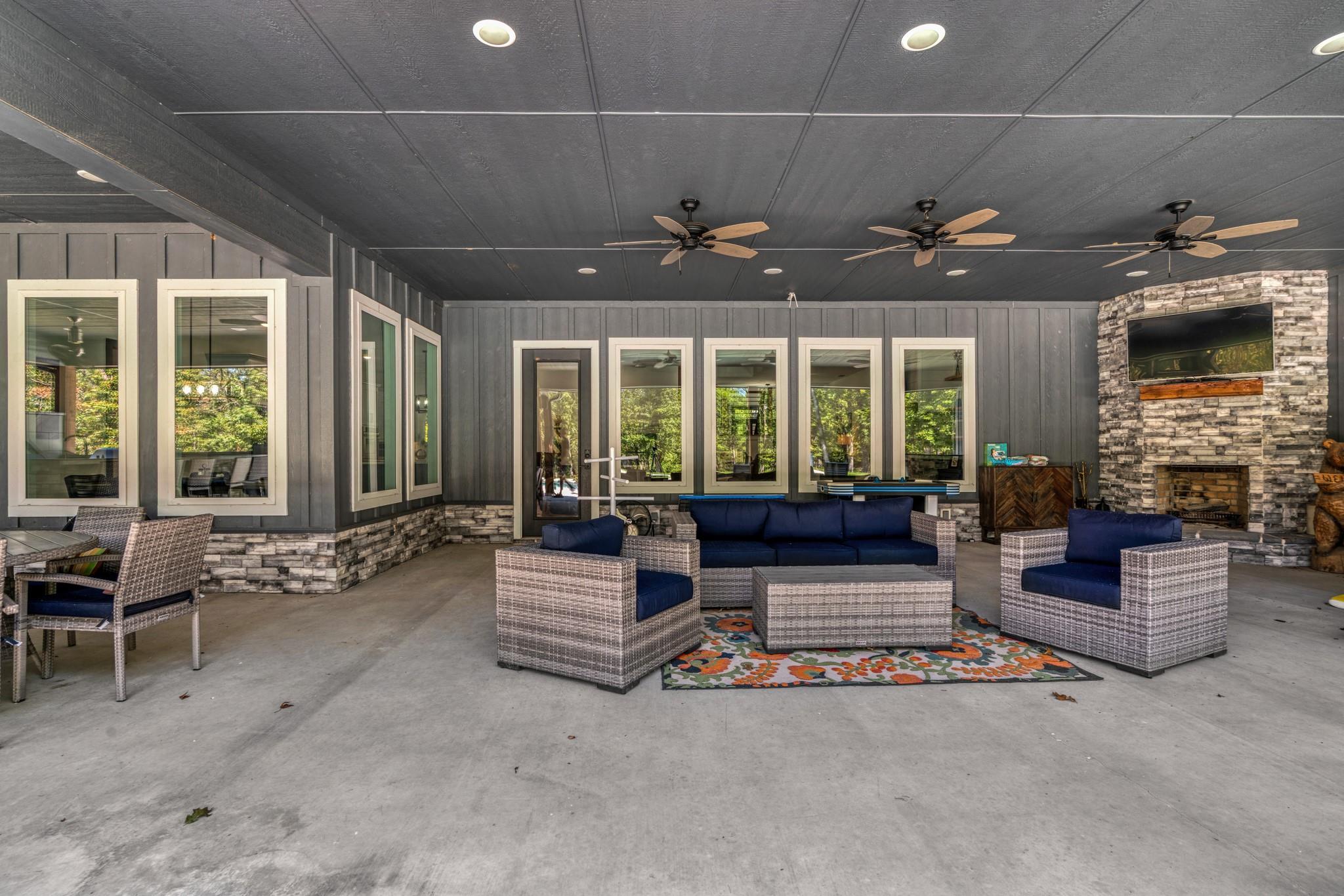 Paris, Texas, 75462, United States, 6 Bedrooms Bedrooms, ,5 BathroomsBathrooms,Residential,For Sale,1982546