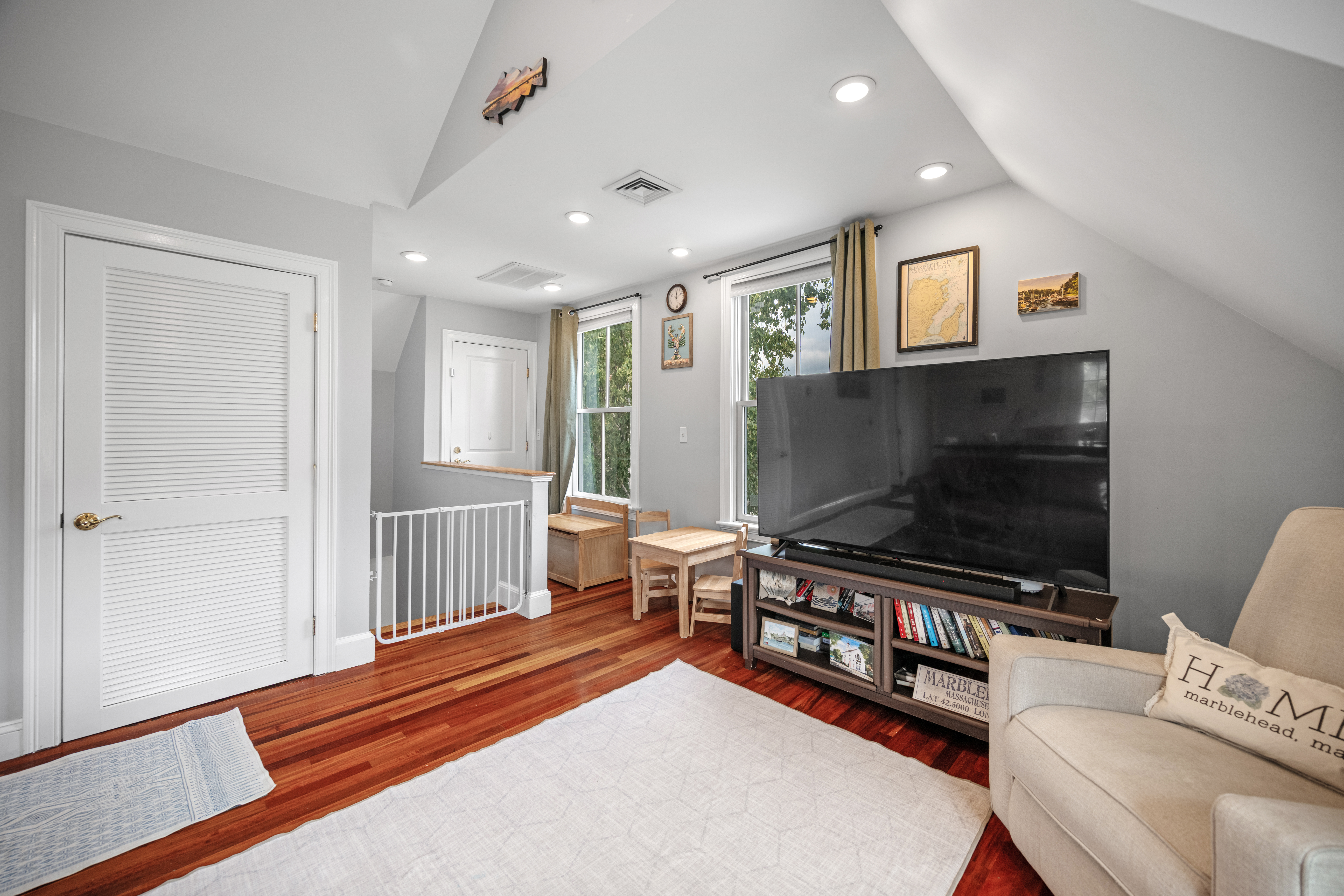  26 Village Street Unit 3, Marblehead, MA, 01945 - 物件實景