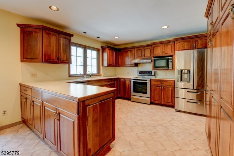 Kinnelon Boro, New Jersey, 07405, United States, 3 Bedrooms Bedrooms, ,3 BathroomsBathrooms,Residential,For Sale,1989629