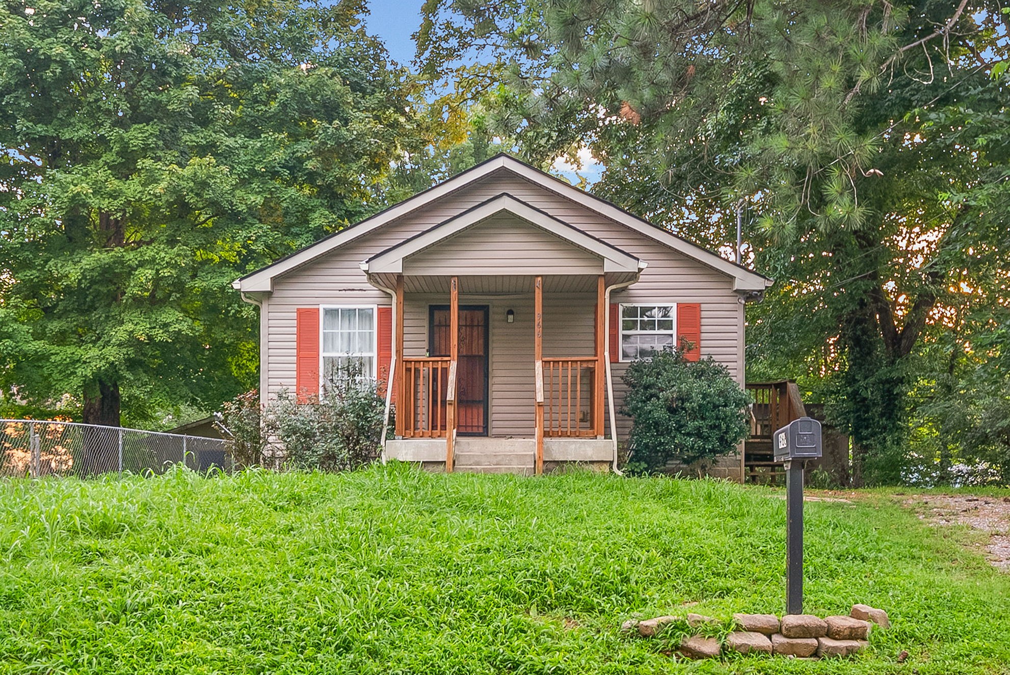 Greenwood Ave, Clarksville, TN 37040