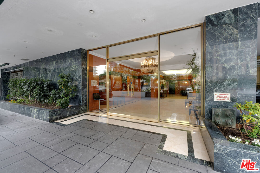 Los Angeles, California, 90024, United States, 3 Bedrooms Bedrooms, ,1 BathroomBathrooms,Residential,For Sale,1819230