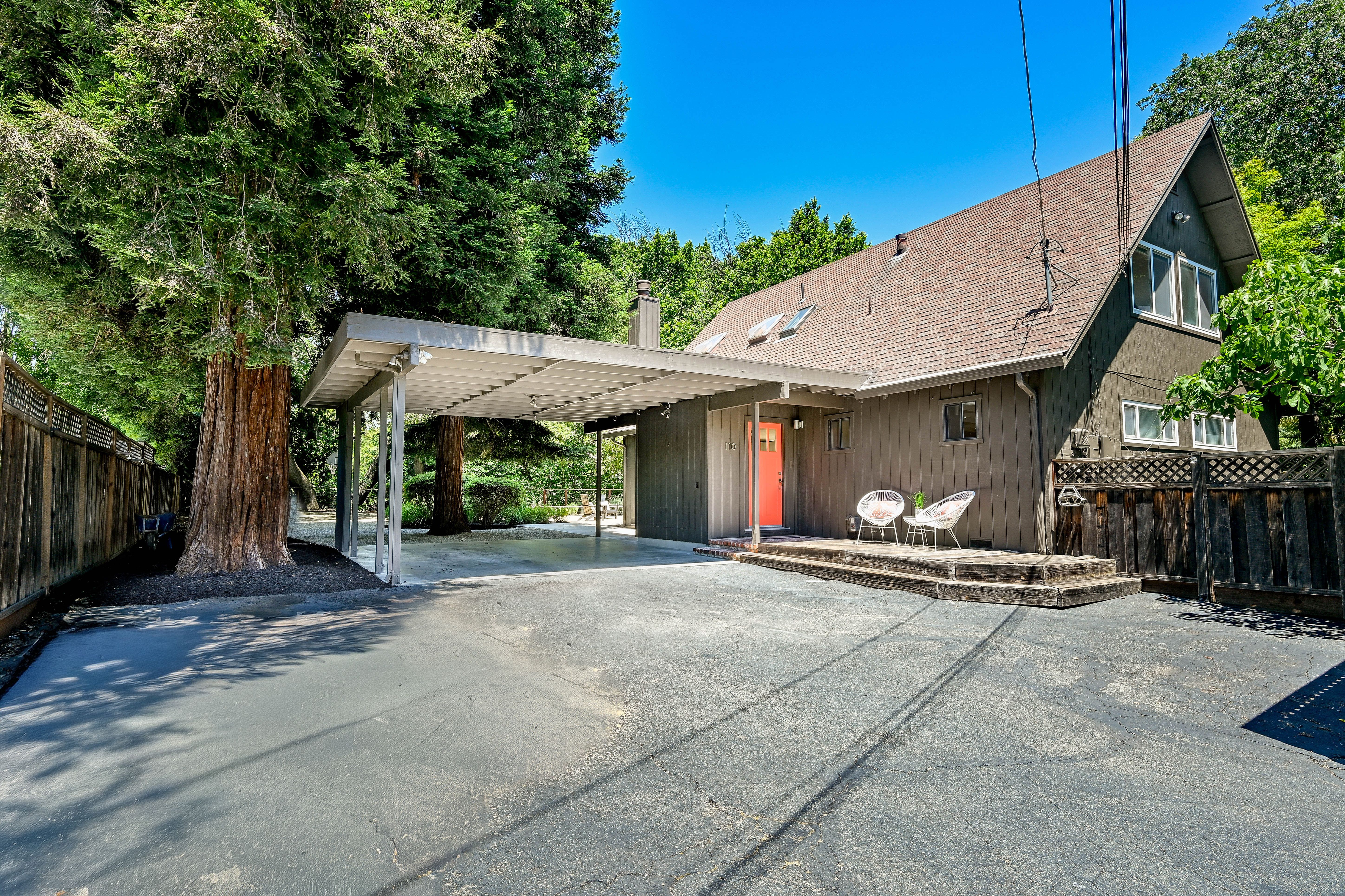  Exceptional Creekside Home in Desirable Saranap - 物件實景