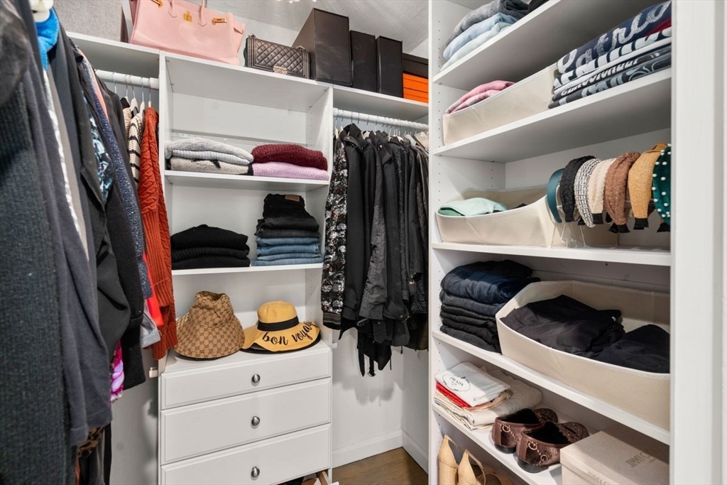 Sharon, Massachusetts, 02067, United States, 4 Bedrooms Bedrooms, ,3 BathroomsBathrooms,Residential,For Sale,1988379