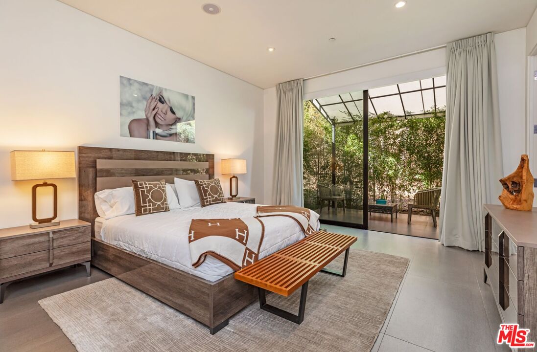 Beverly Hills, California, 90210, United States, 5 Bedrooms Bedrooms, ,9 BathroomsBathrooms,Residential,For Sale,1906570