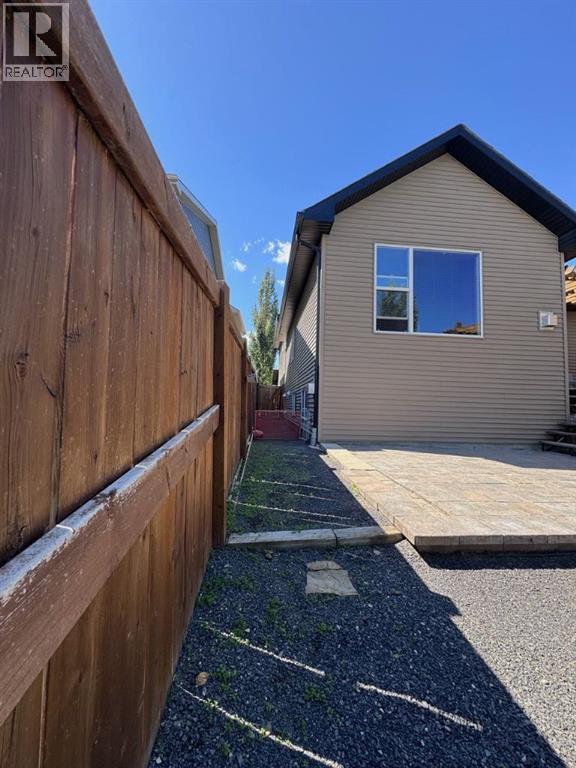 OKOTOKS, Alberta, T1S 0K1, CA, 4 Bedrooms Bedrooms, ,3 BathroomsBathrooms,Residential,For Sale,1950972