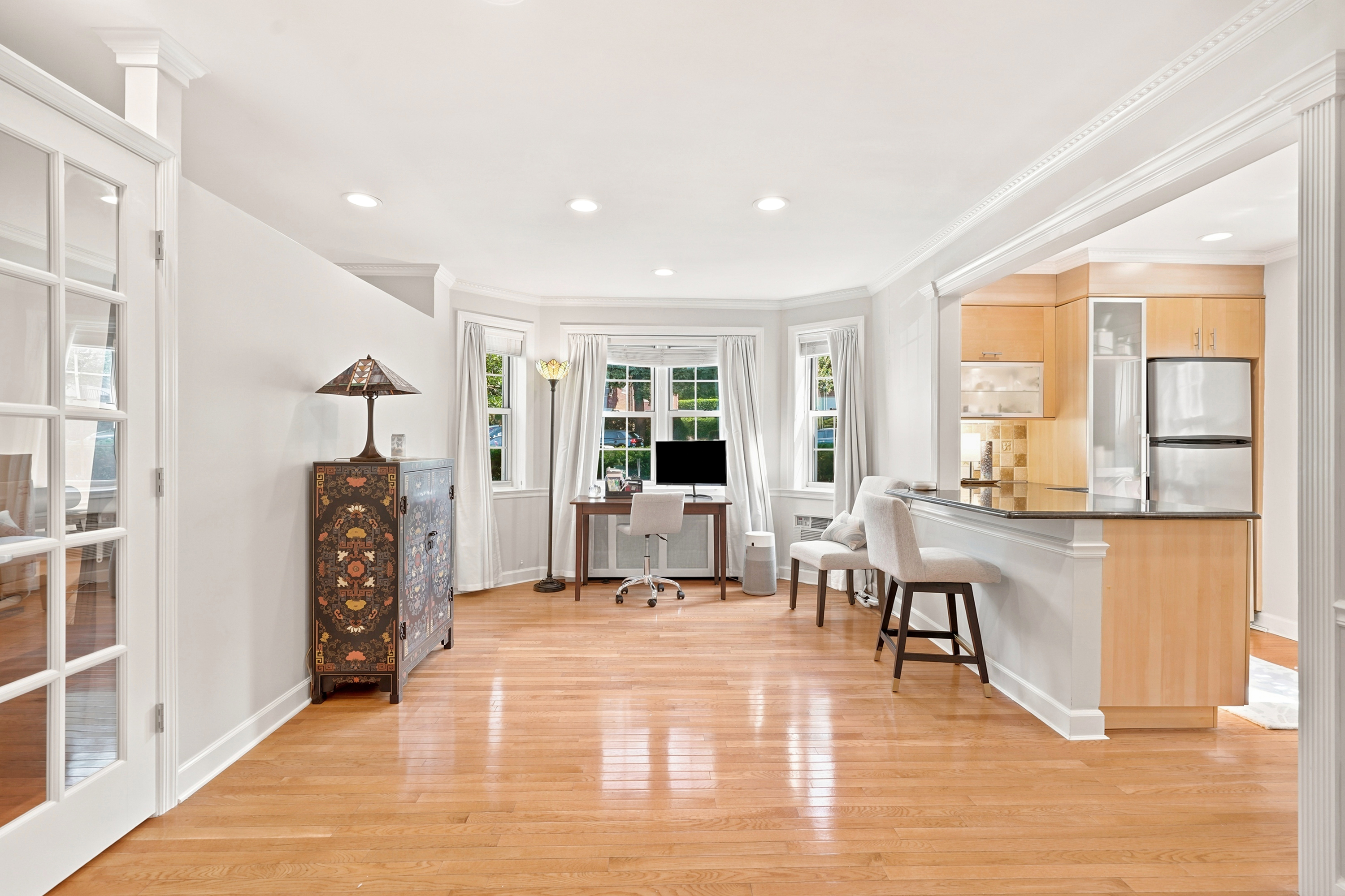  Beautifully updated first-floor studio in the gated Scarsdale Chateaux community - 物件實景