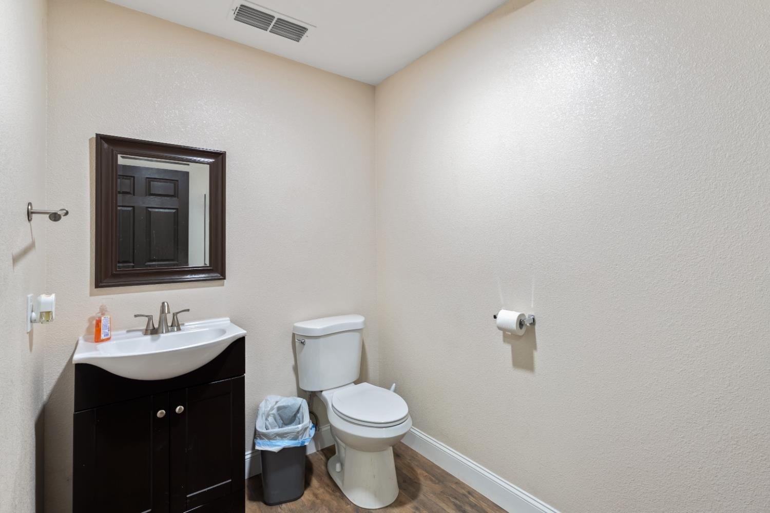 Clovis, California, 93619, United States, 4 Bedrooms Bedrooms, ,4 BathroomsBathrooms,Residential,For Sale,1924178