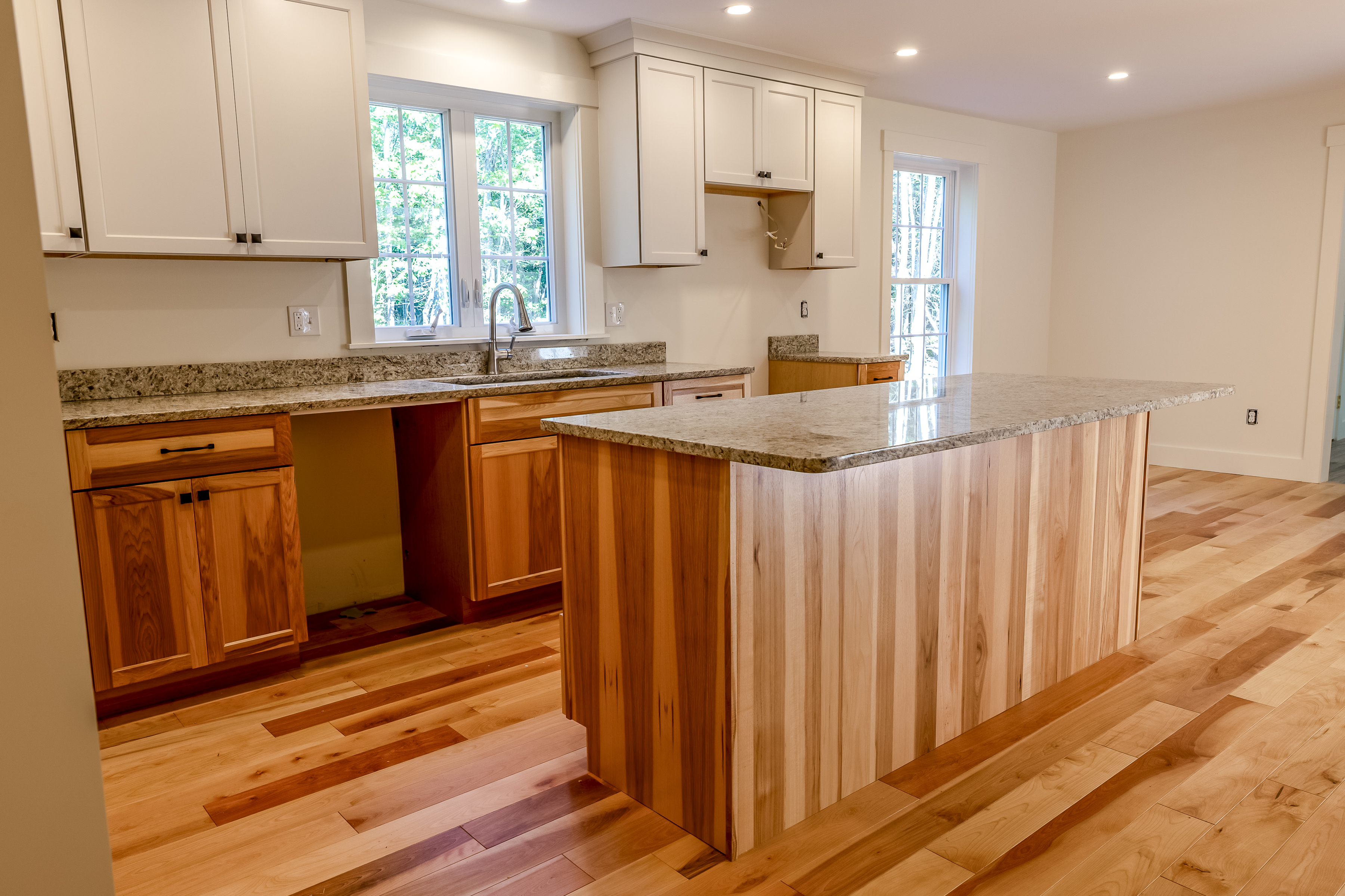 York, Maine, 03909, United States, 4 Bedrooms Bedrooms, ,3 BathroomsBathrooms,Residential,For Sale,1929504