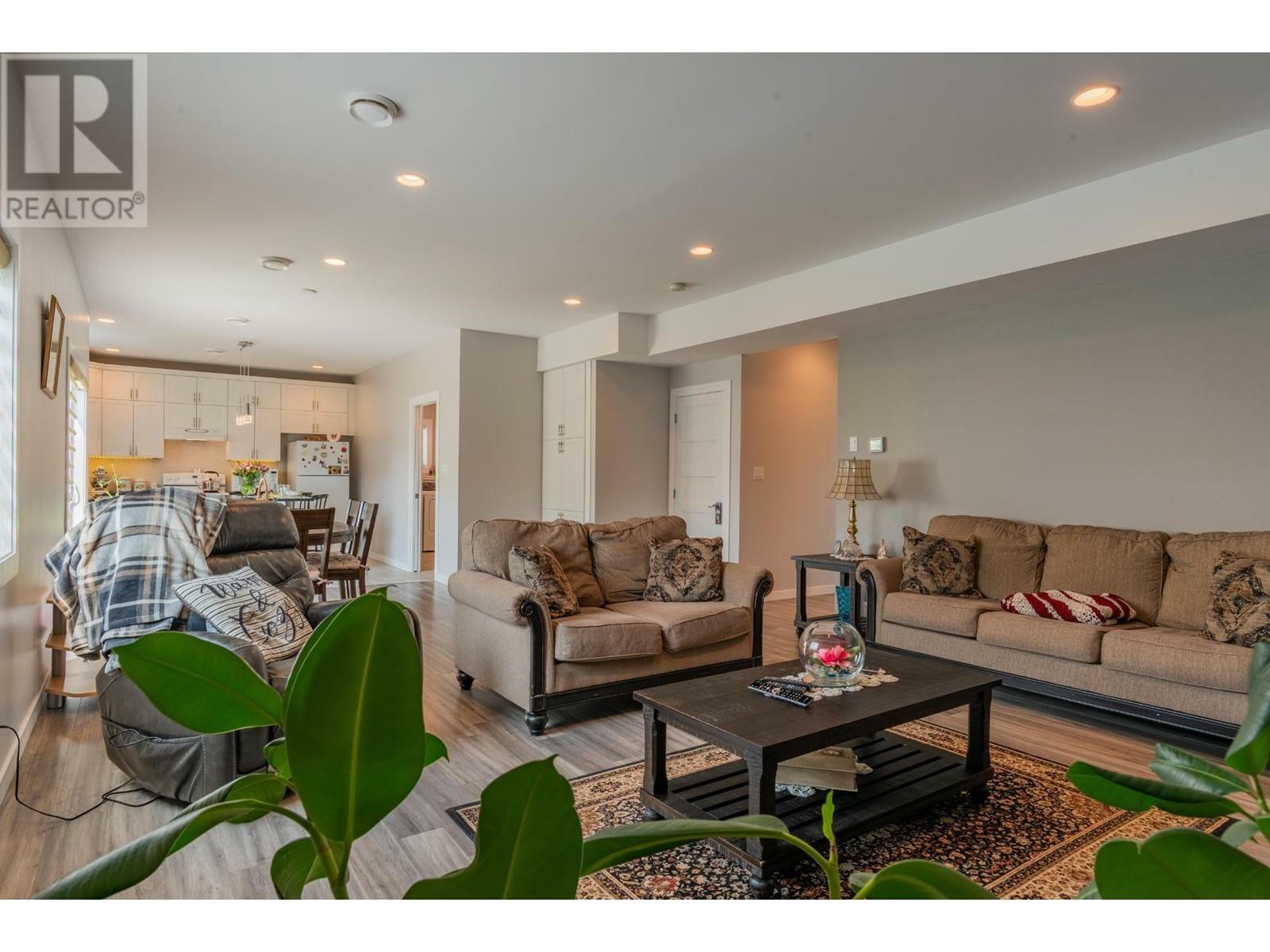 CASTLEGAR, British Columbia, V1N 4X8, CA, 4 Bedrooms Bedrooms, ,2 BathroomsBathrooms,Residential,For Sale,1839232