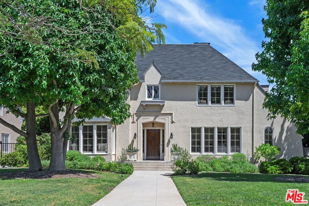 Los Angeles, California, 90004, United States, 5 Bedrooms Bedrooms, ,3 BathroomsBathrooms,Residential,For Sale,1940540
