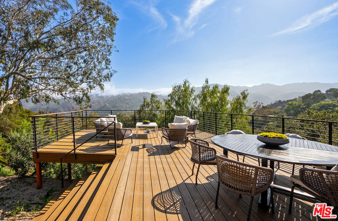 Topanga, California, 90290, United States, 4 Bedrooms Bedrooms, ,5 BathroomsBathrooms,Residential,For Sale,1796839