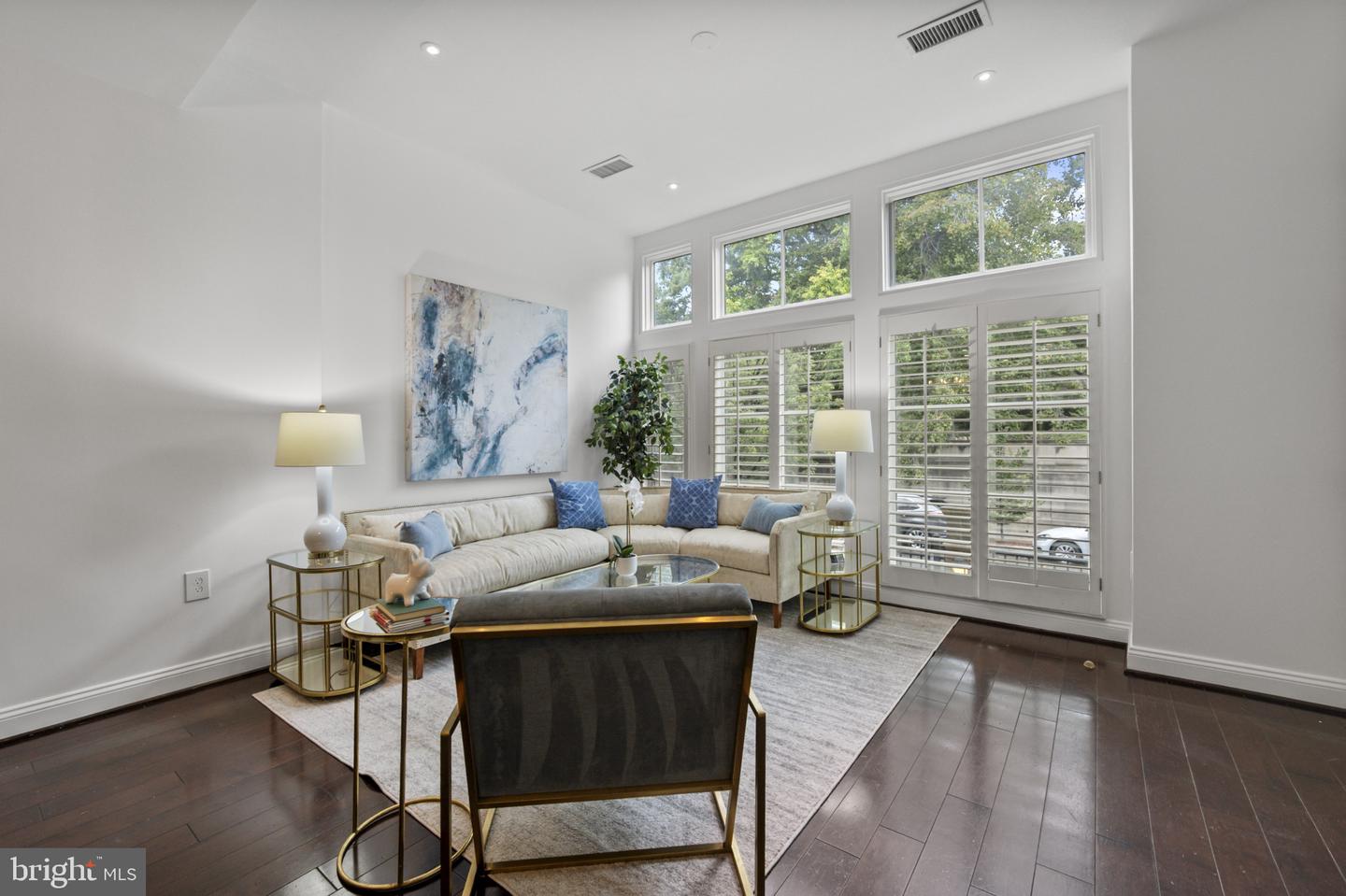 Washington, District of Columbia, 20009, United States, 2 Bedrooms Bedrooms, ,3 BathroomsBathrooms,Residential,For Sale,1950810