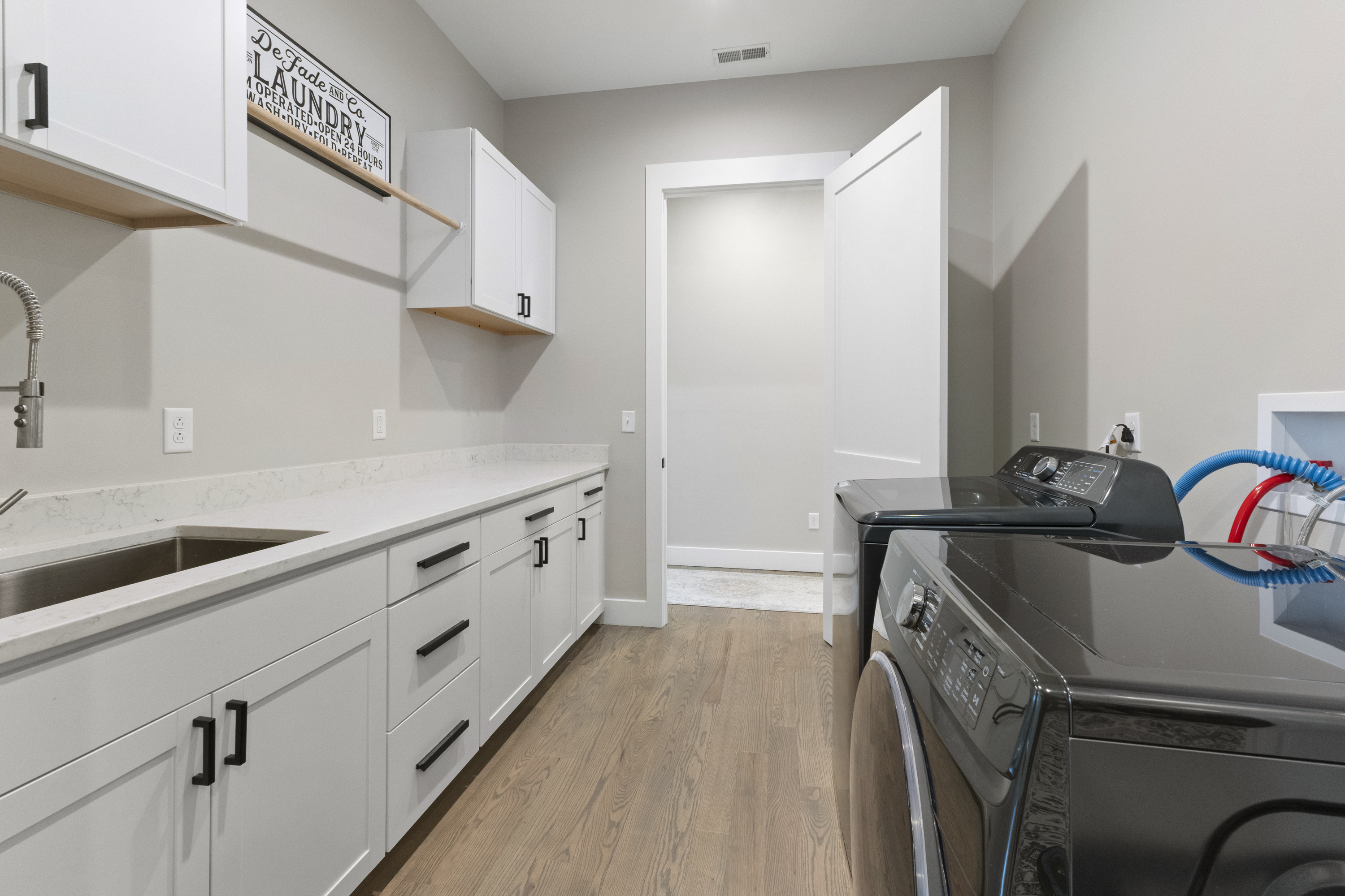 Huntington, West Virginia, 25701, United States, 6 Bedrooms Bedrooms, ,6 BathroomsBathrooms,Residential,For Sale,1977823