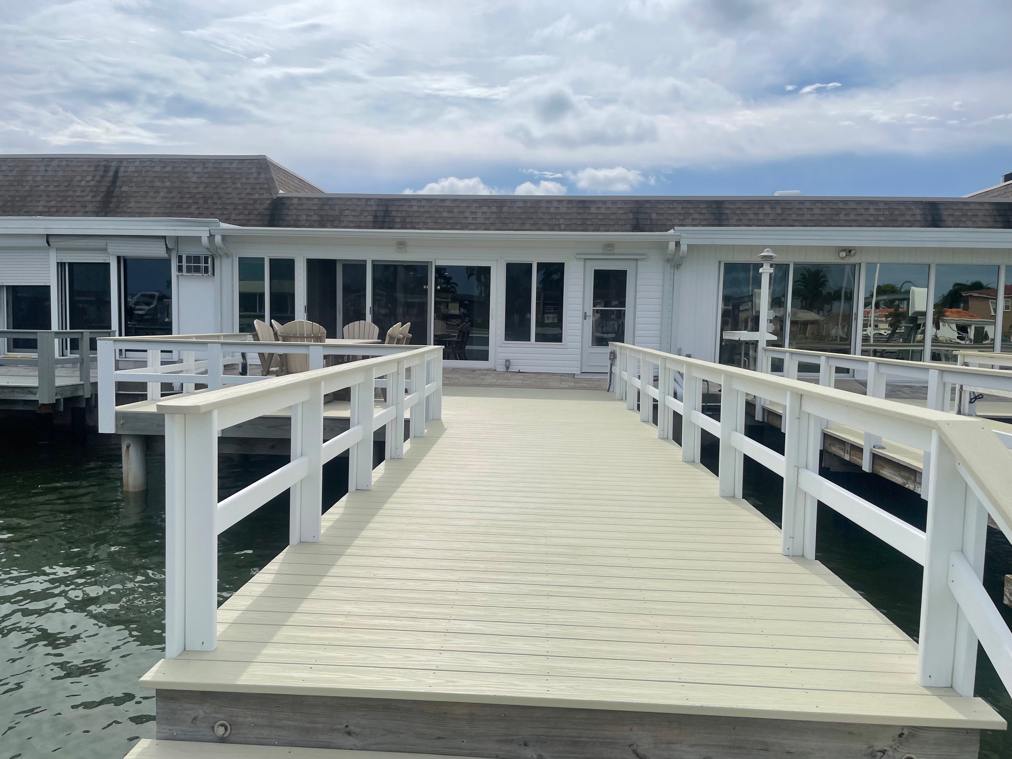 St. Petersburg, Florida, 33708, United States, 2 Bedrooms Bedrooms, ,2 BathroomsBathrooms,Residential,For Sale,1976301