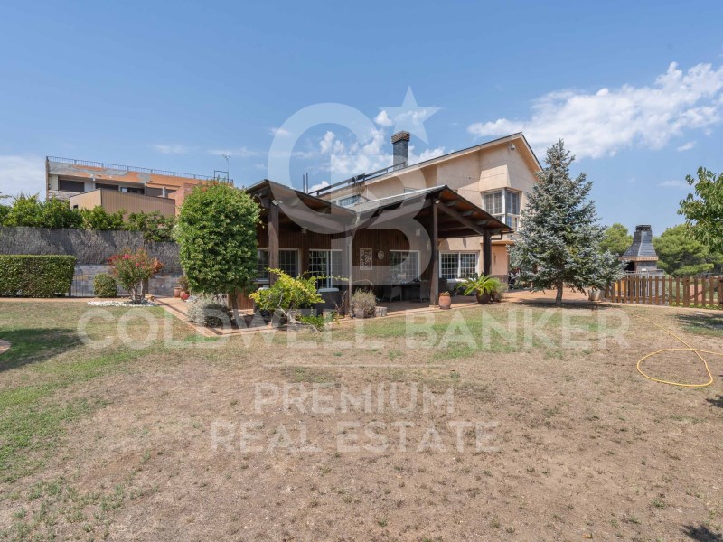 Cerdanyola del Vallès, Catalonia, ES, 4 Bedrooms Bedrooms, ,4 BathroomsBathrooms,Residential,For Sale,1613649
