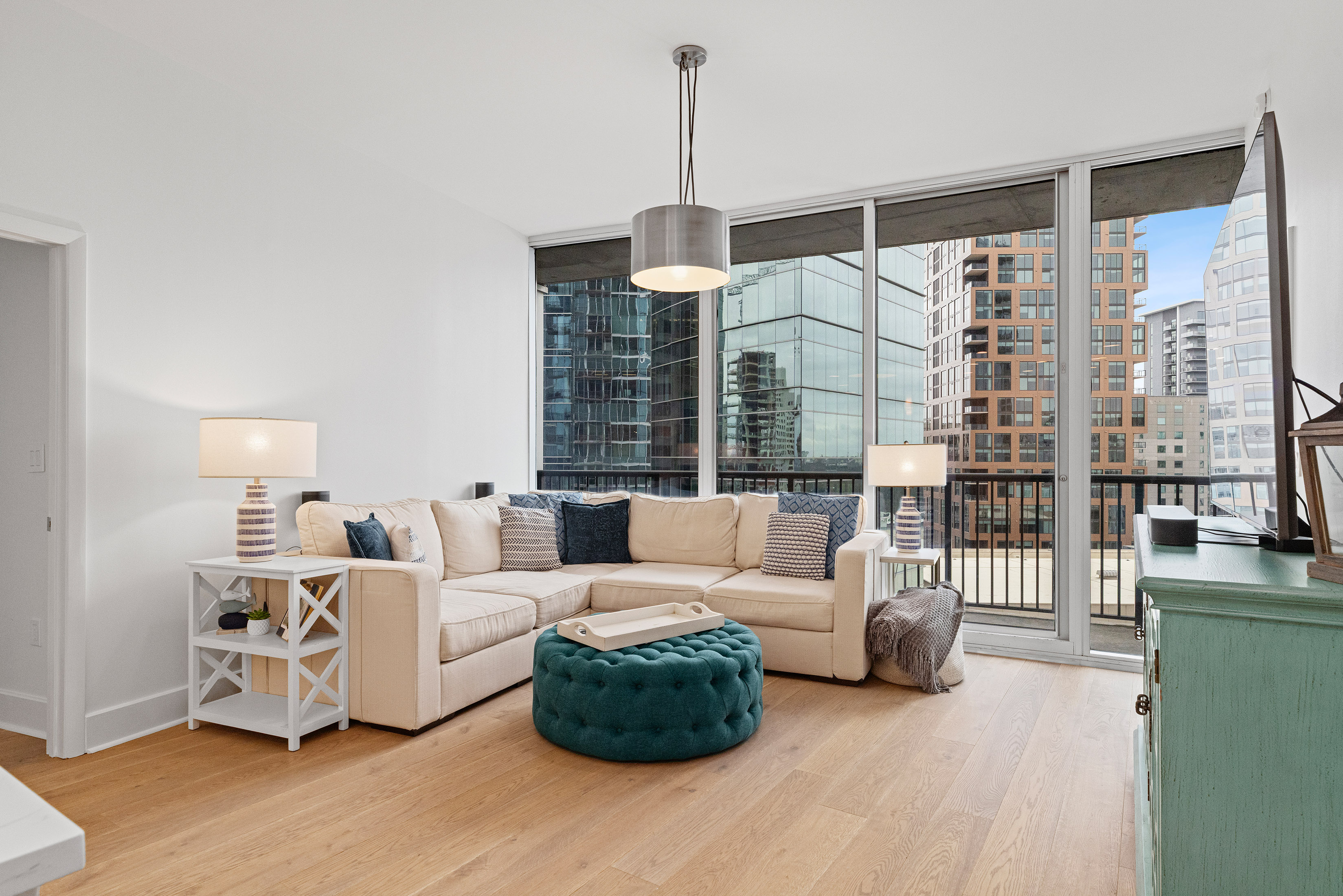  Exceptional Condo Offer Offers an Array of Amenities in a Prime Location - 物件實景