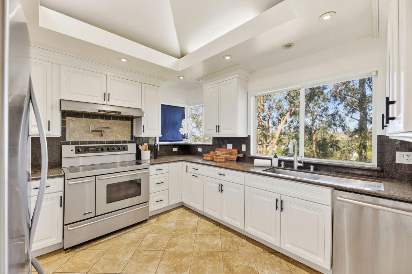 Oakland, California, 94610, United States, 4 Bedrooms Bedrooms, ,4 BathroomsBathrooms,Residential,For Sale,1987505