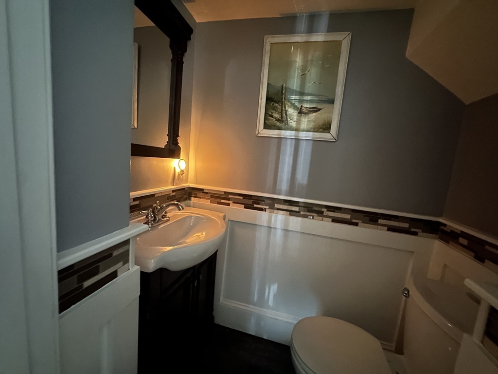 Quincy, Massachusetts, 02171, United States, 2 Bedrooms Bedrooms, ,3 BathroomsBathrooms,Residential,For Sale,1866744