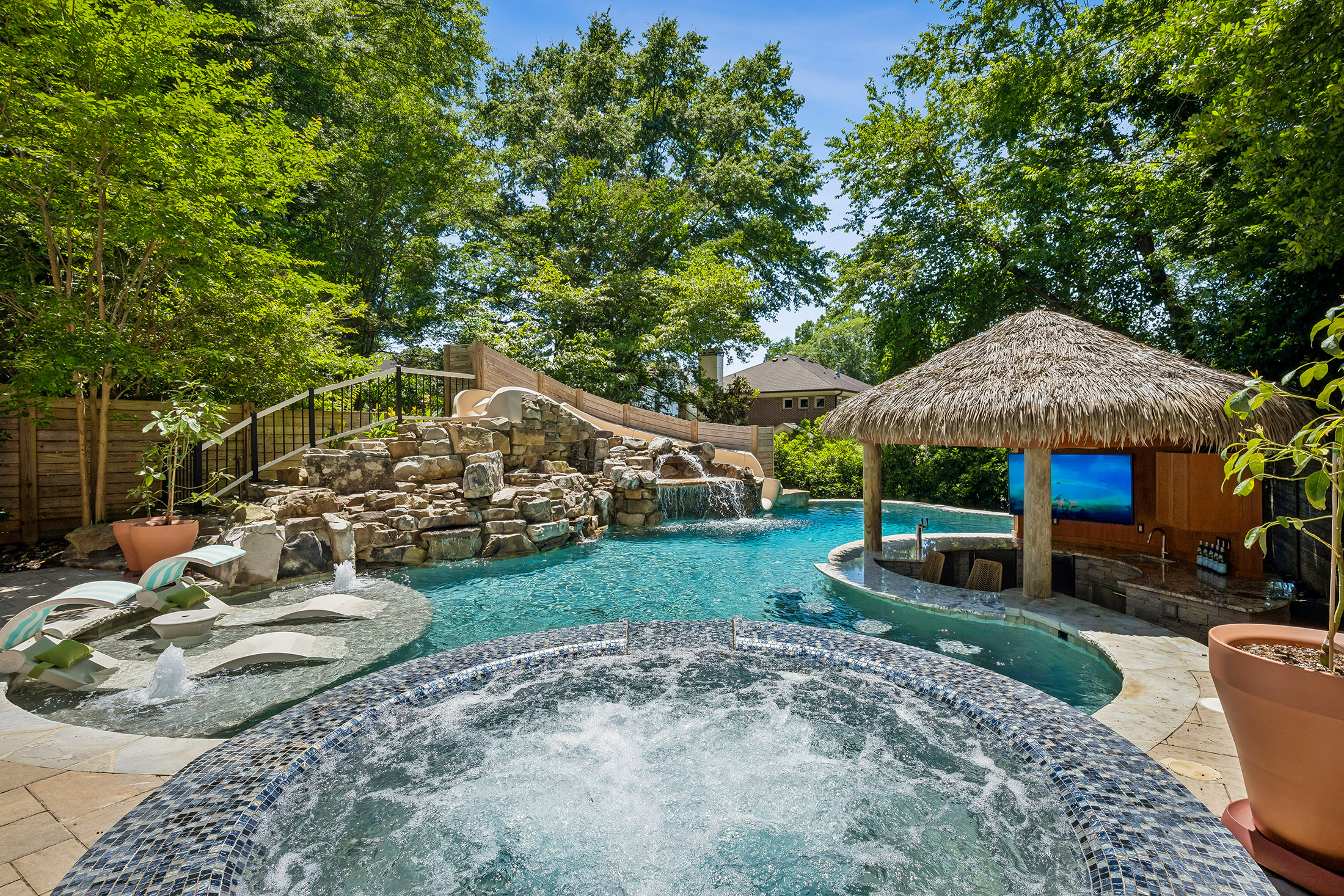  Resort-Inspired Retreat in the Heart of Virginia Highland - 物件實景