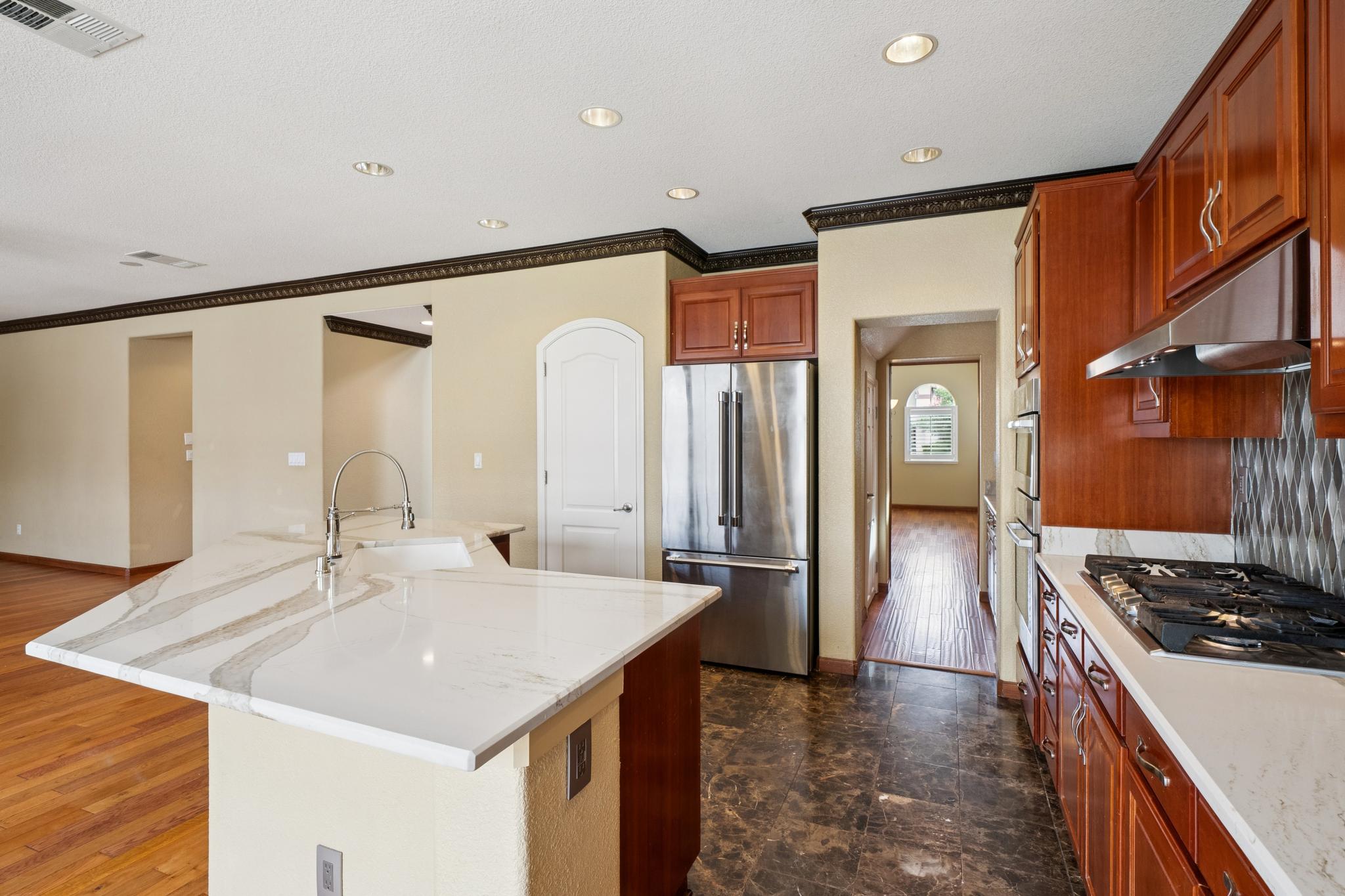  Gorgeous Two-Story Oakley Home - 物件實景