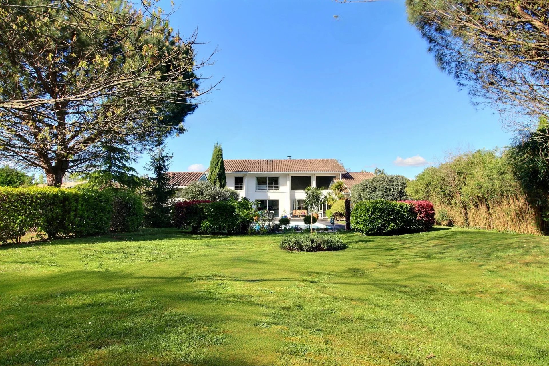 Le Barp, New Aquitaine, 33114, FR, 5 Bedrooms Bedrooms, ,7 BathroomsBathrooms,Residential,For Sale,1787405