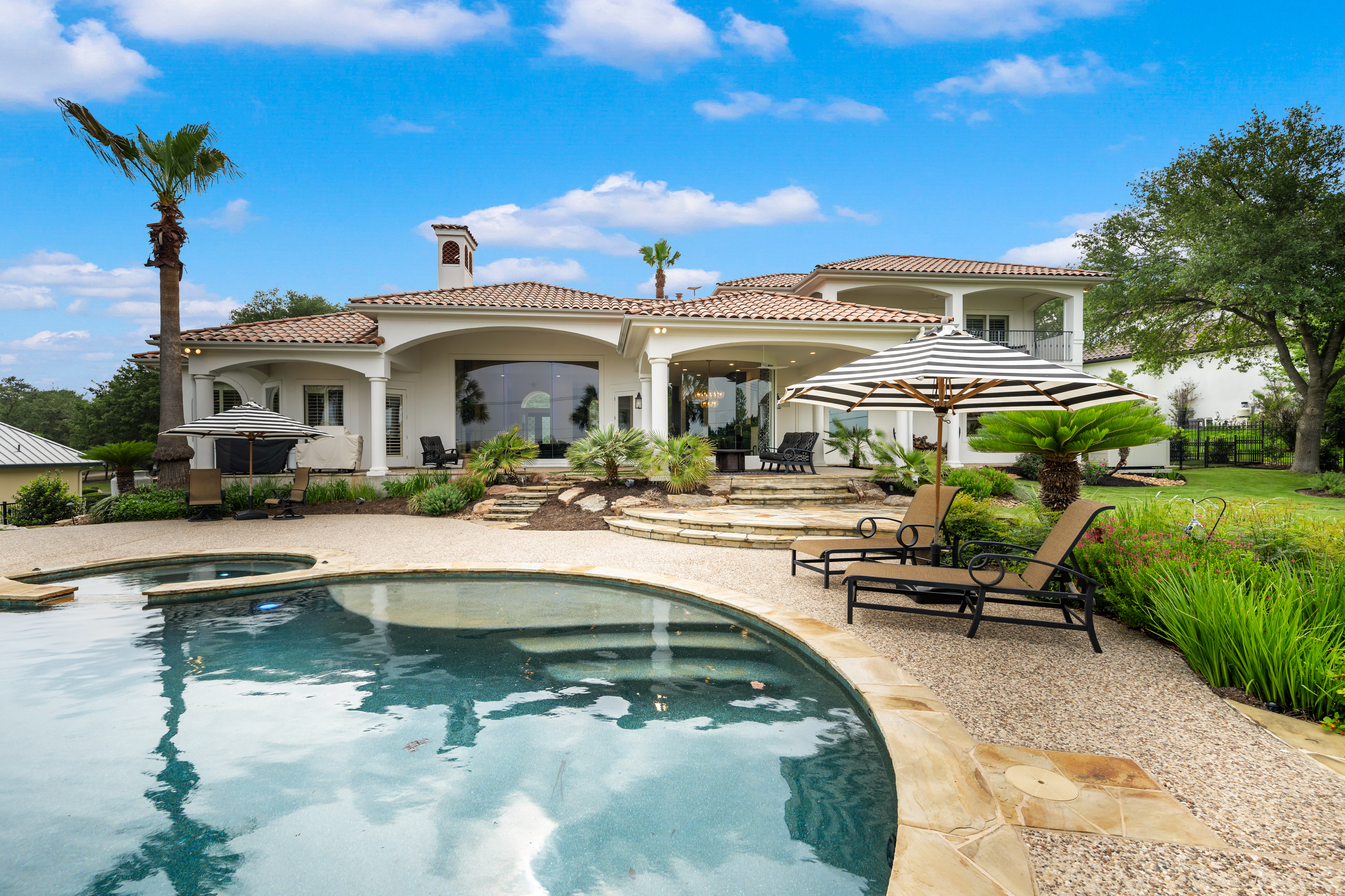  Elevated Dominion Living in Vineyard Estates - 物件實景